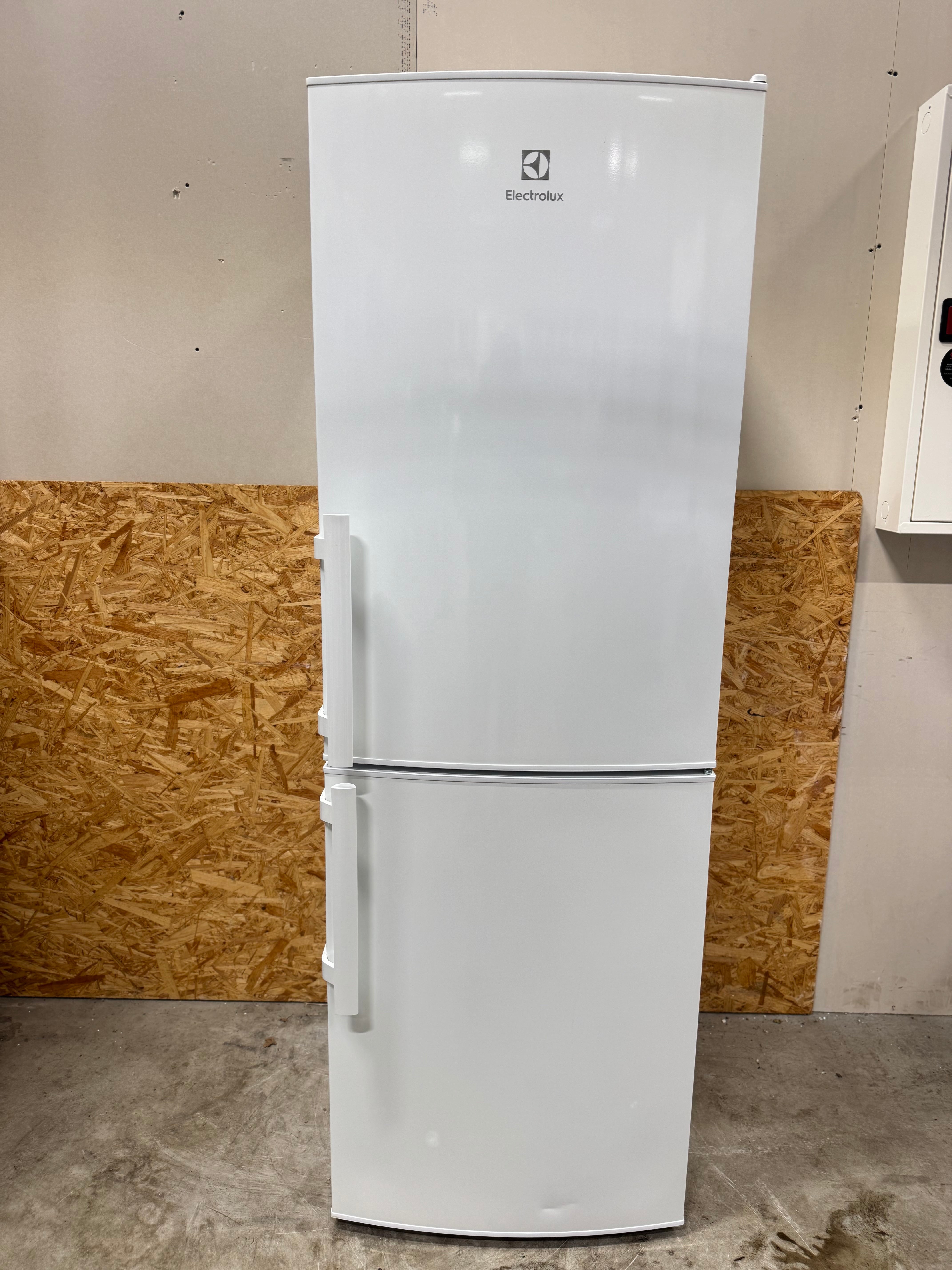 Electrolux køle/fryseskab LNT3LE31W1 - D17385