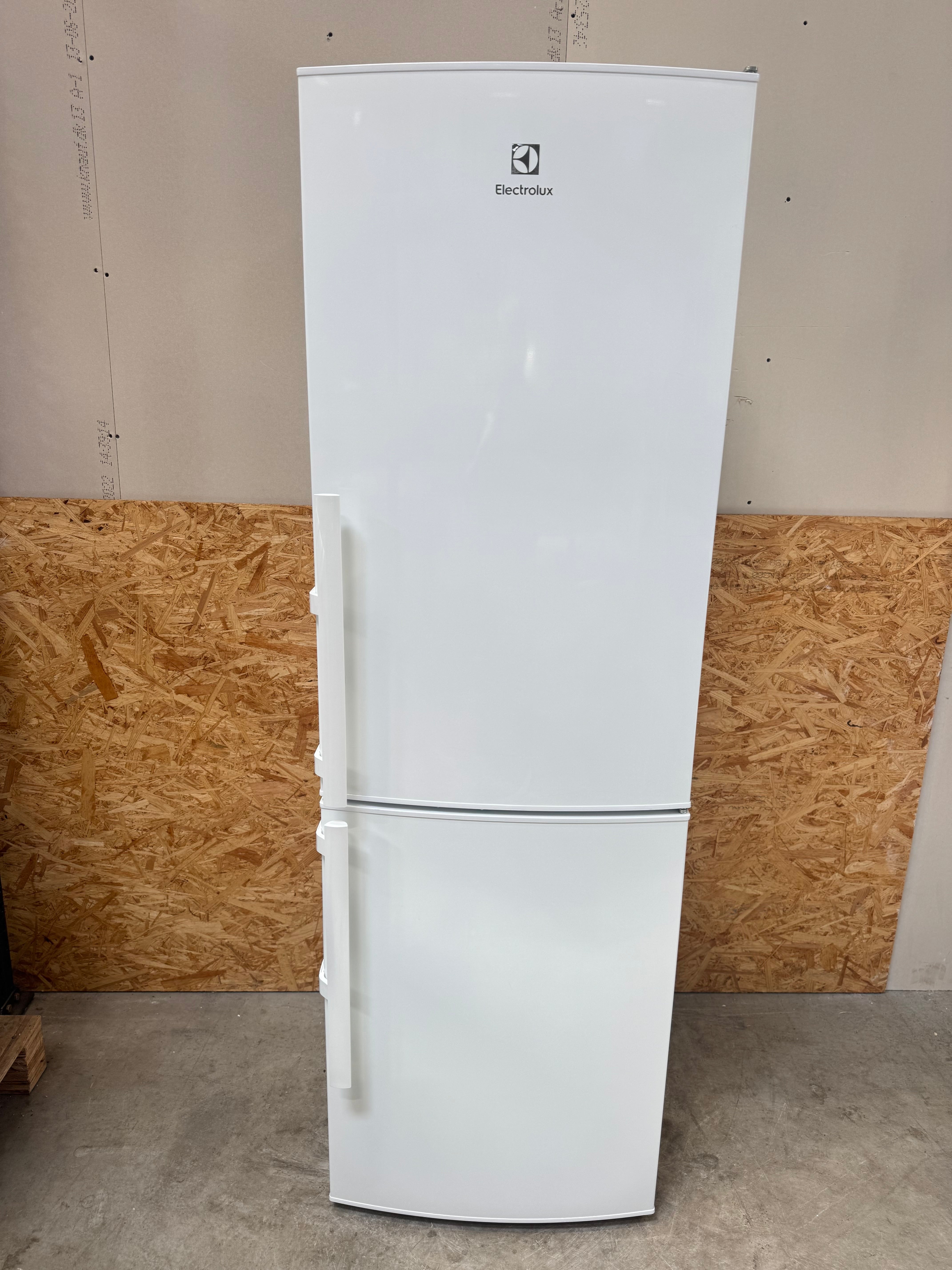 Electrolux køle/fryseskab EN3453M0W - D15676