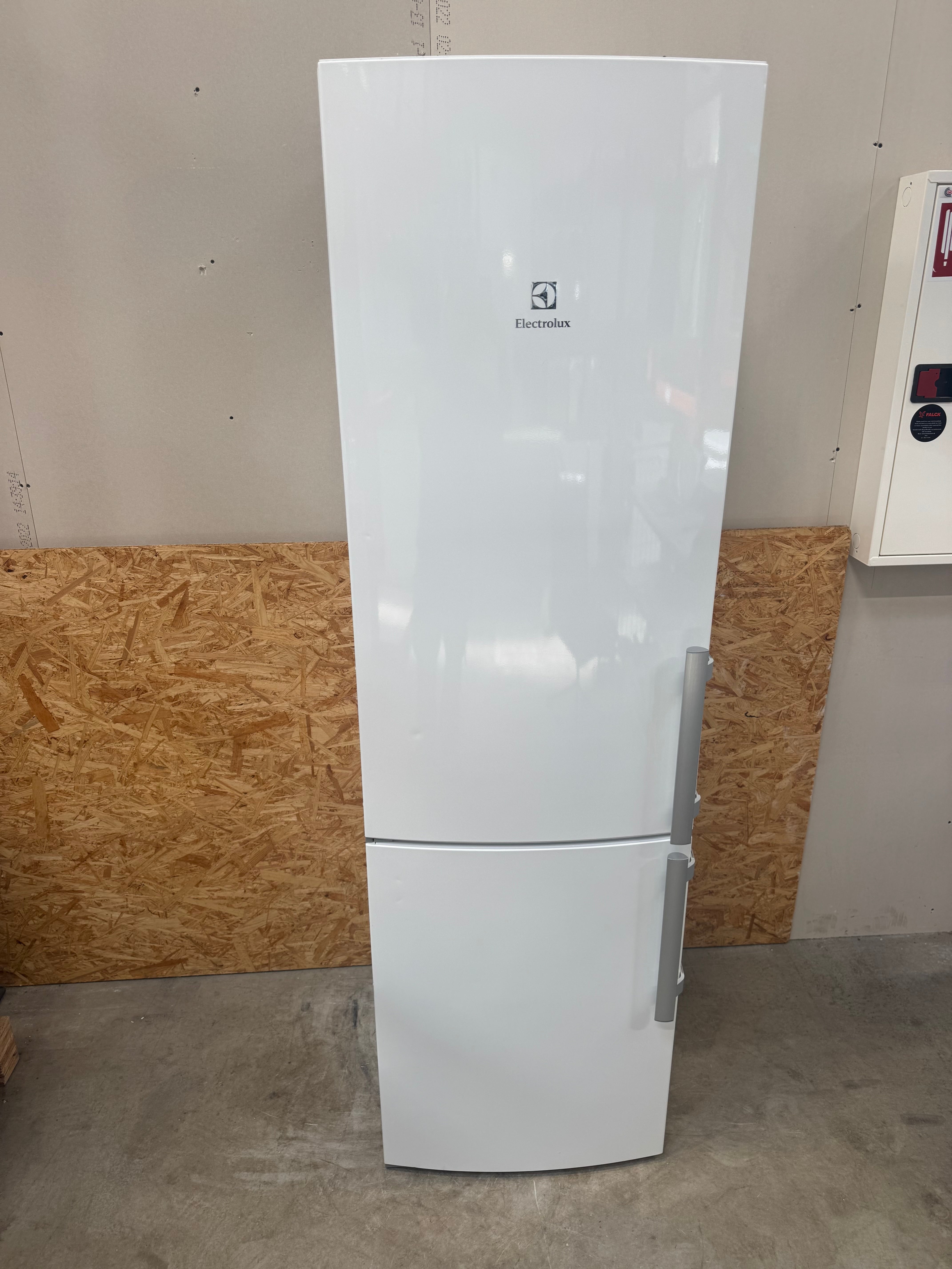 Electrolux køle/fryseskab EN4015MOW - D14905