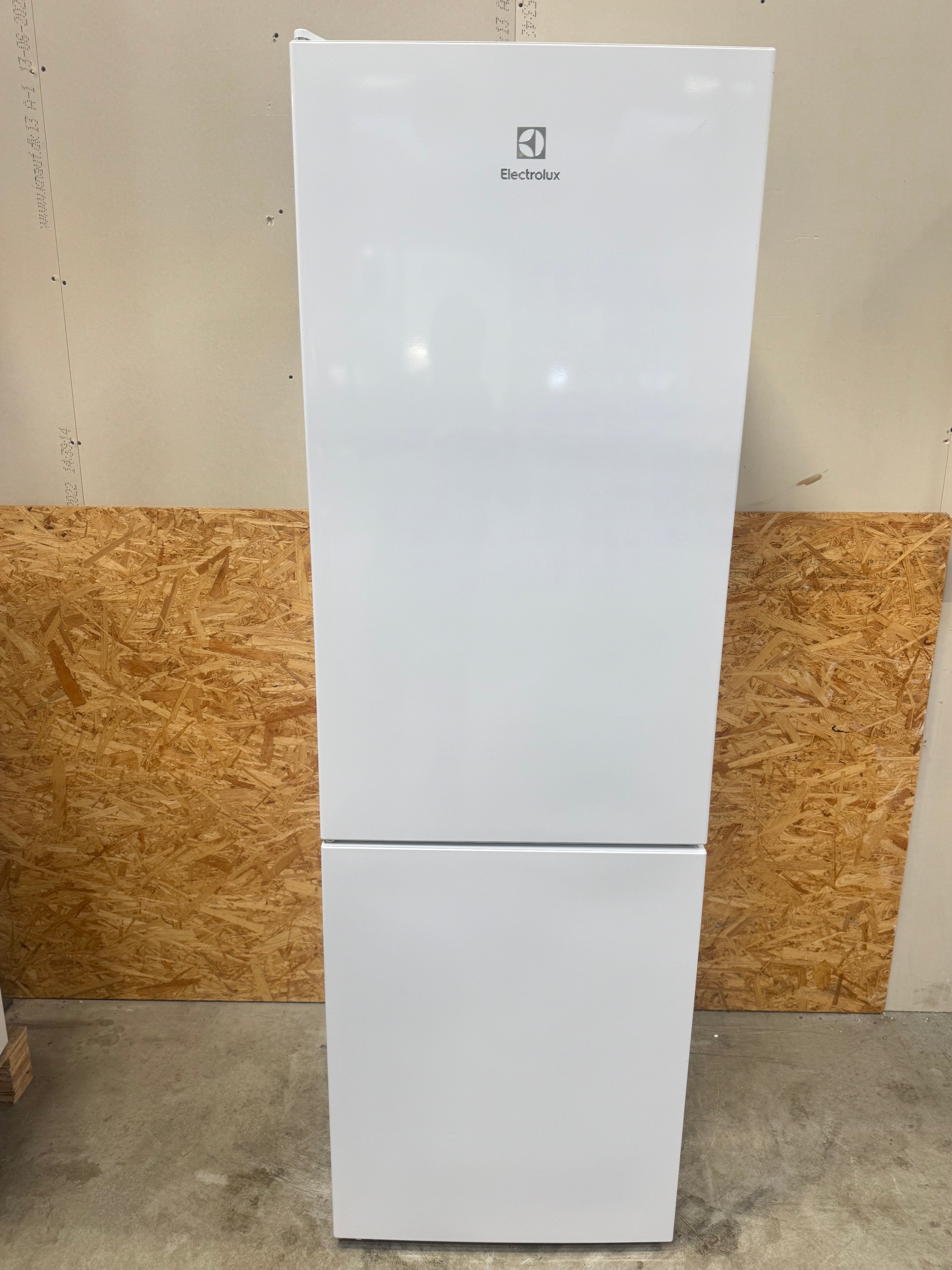Electrolux køle-/fryseskab LNC7ME32W4 - D16428