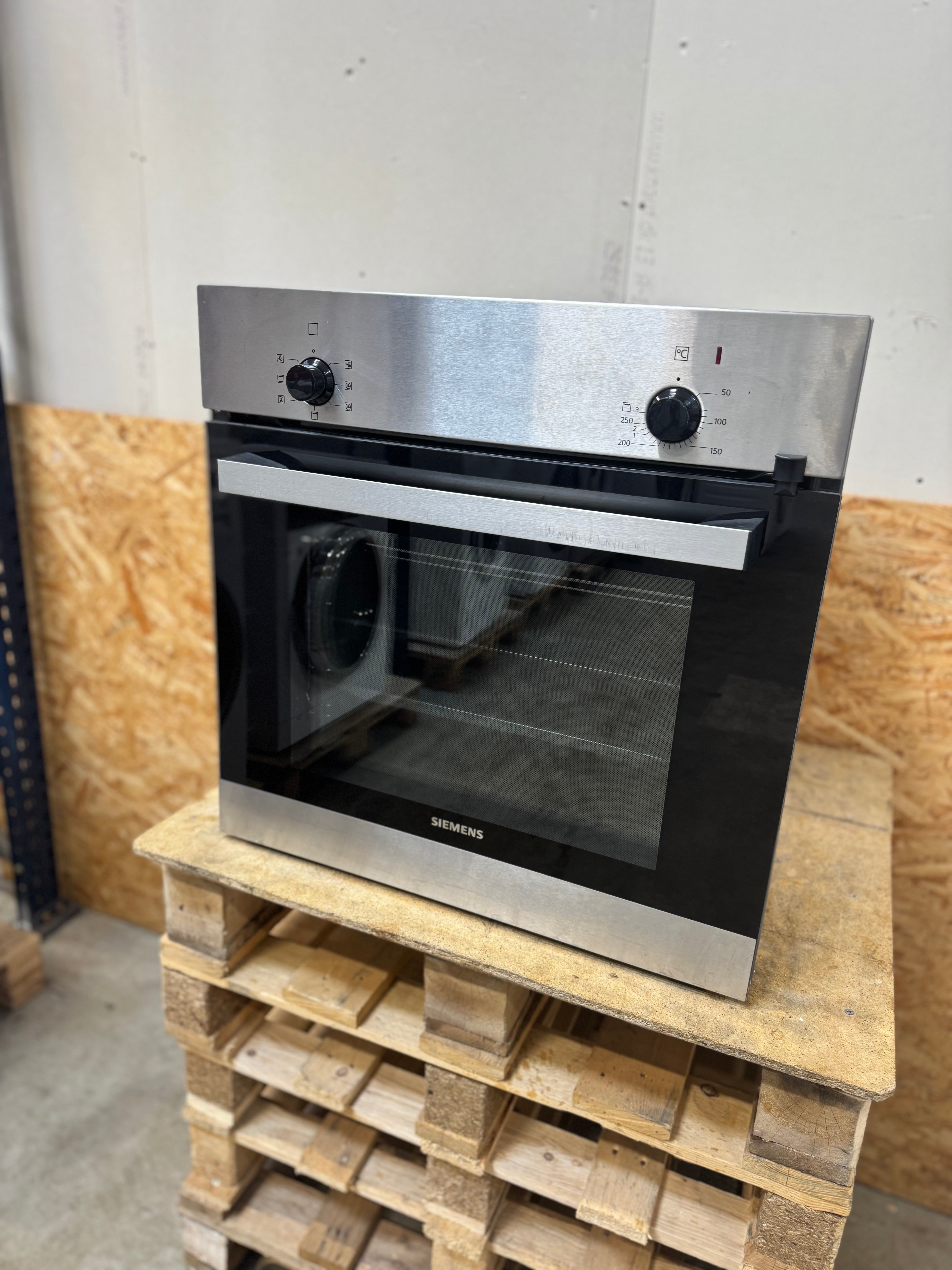 Siemens indbygningsovn HB010FBR1S - D14993