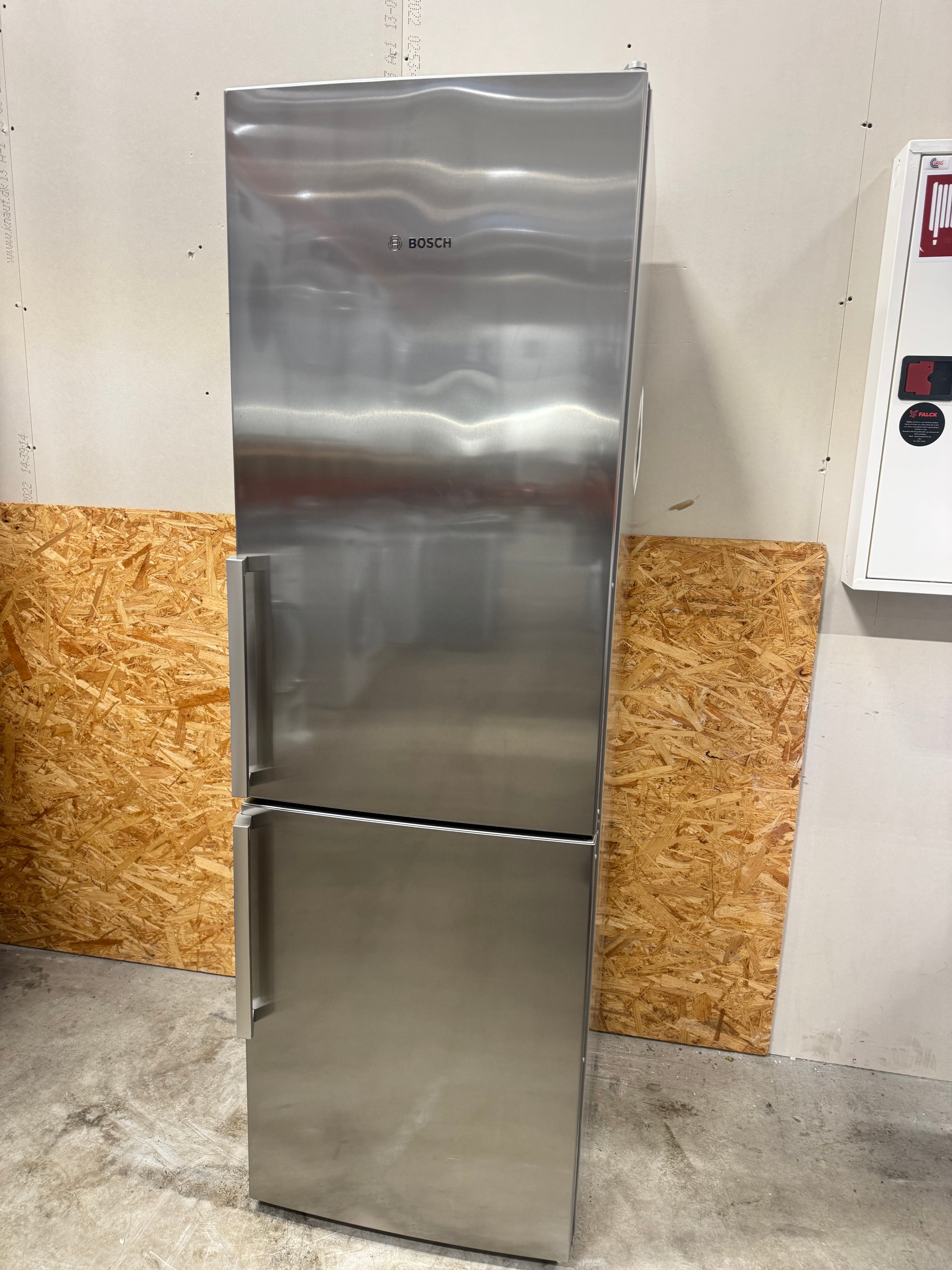 Bosch køle/fryseskab KGE36AI30 - D17415