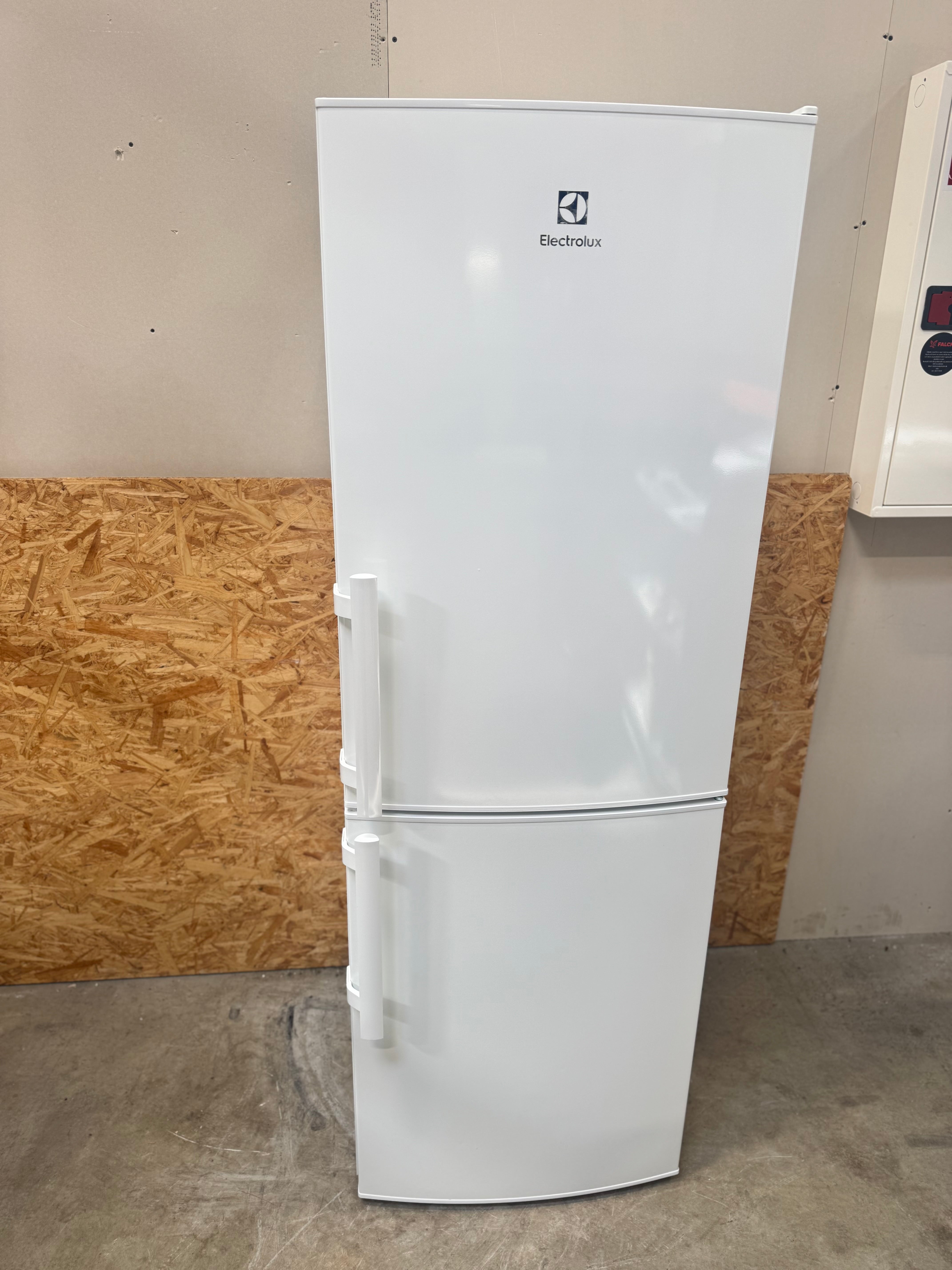 Electrolux køle/fryseskab LNT3LE31W1 - D14985
