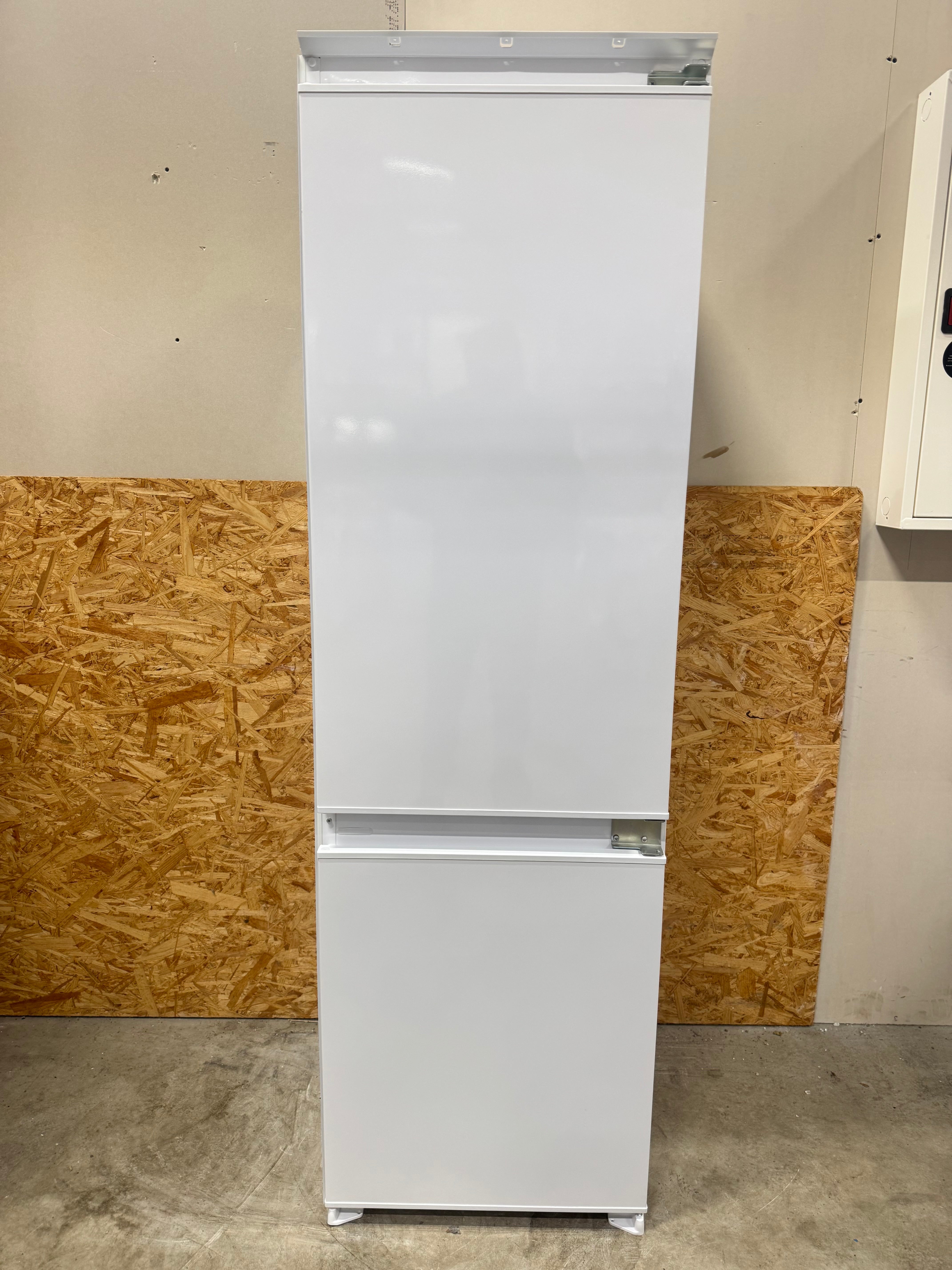 Gram integrerbar køle/fryseskab KFI501775N - D17238