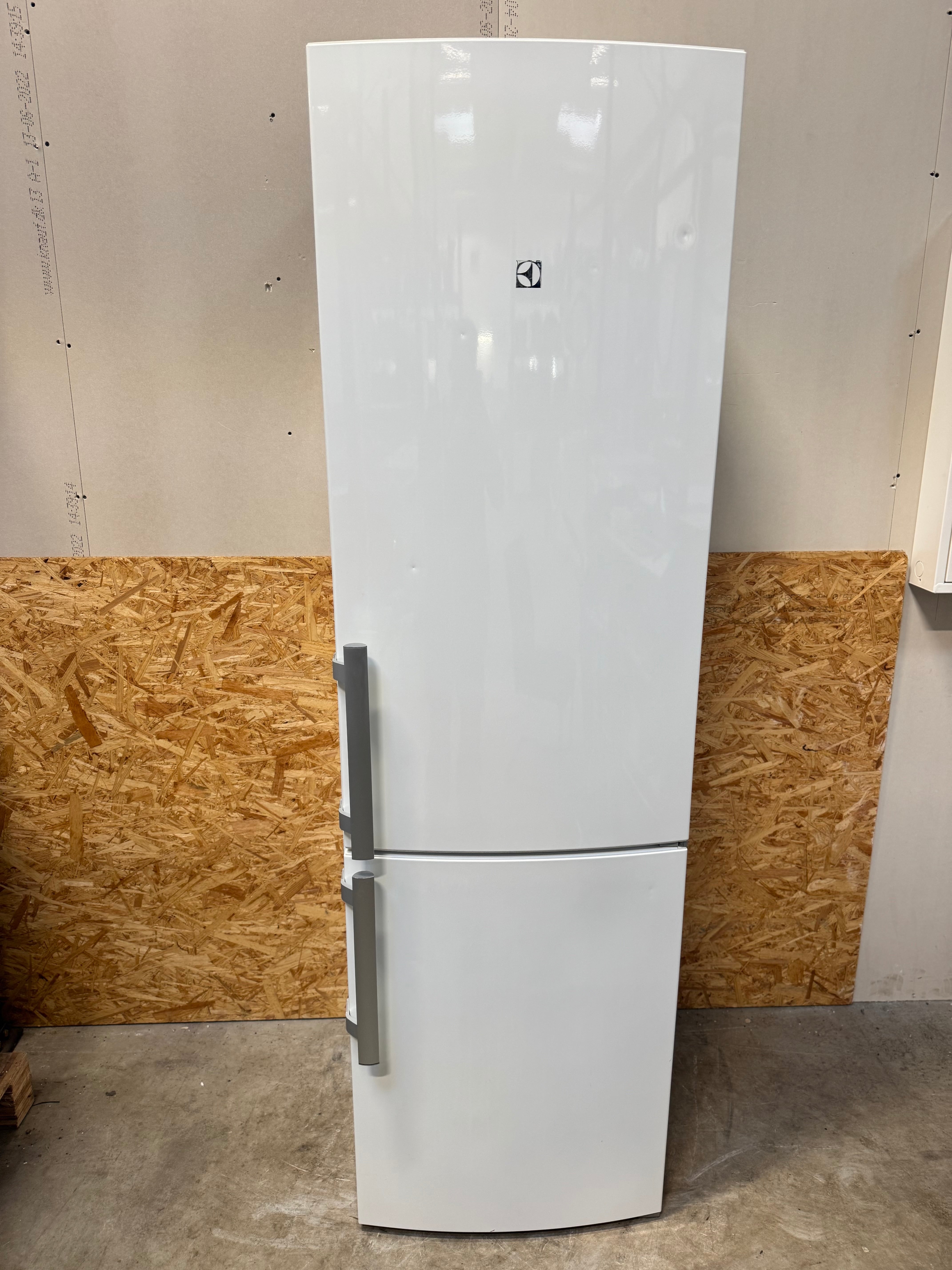 Electrolux køle/fryseskab EN4015MOW - D14705