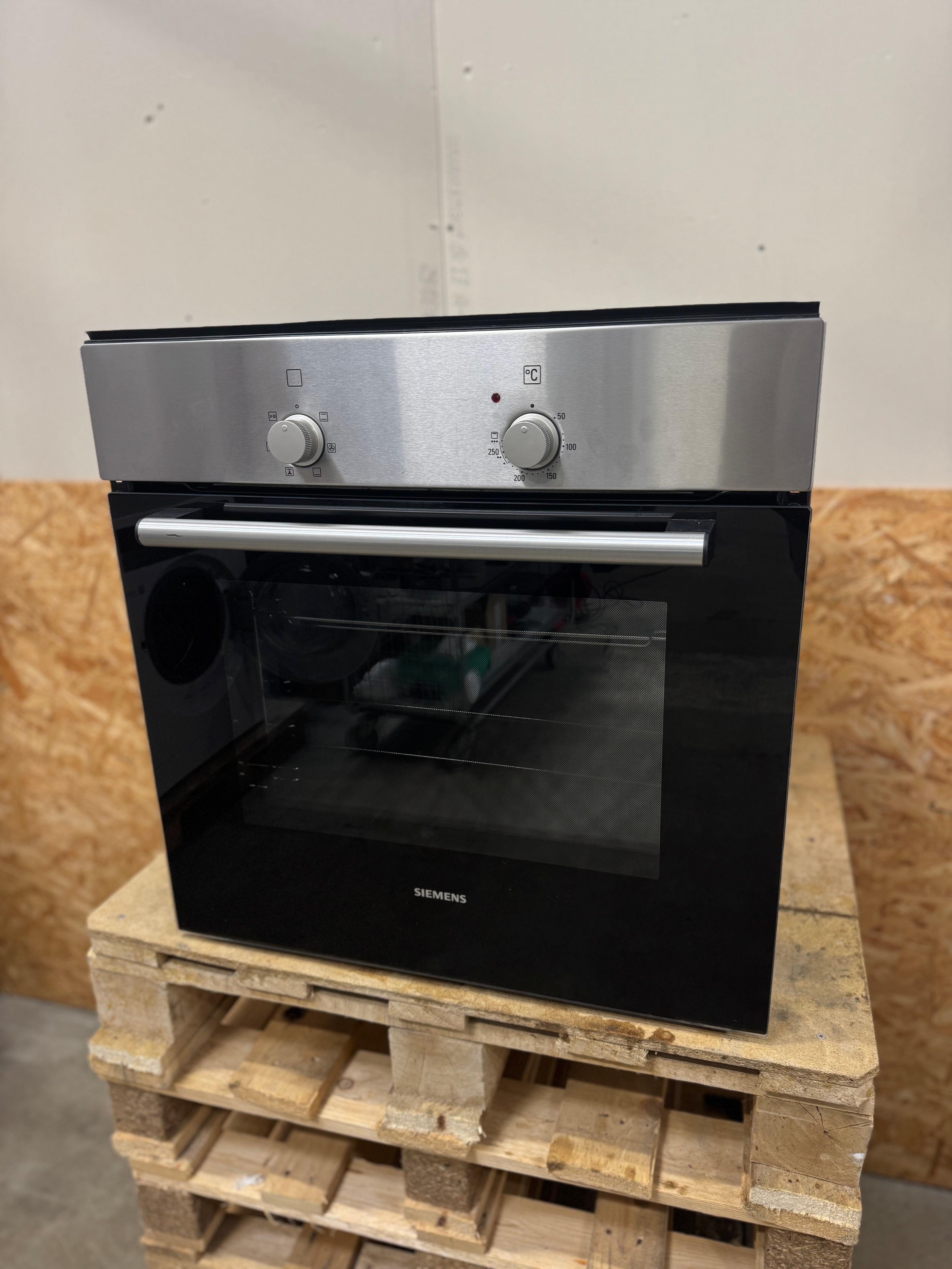 Siemens indbygningsovn HB301E2S - D14569