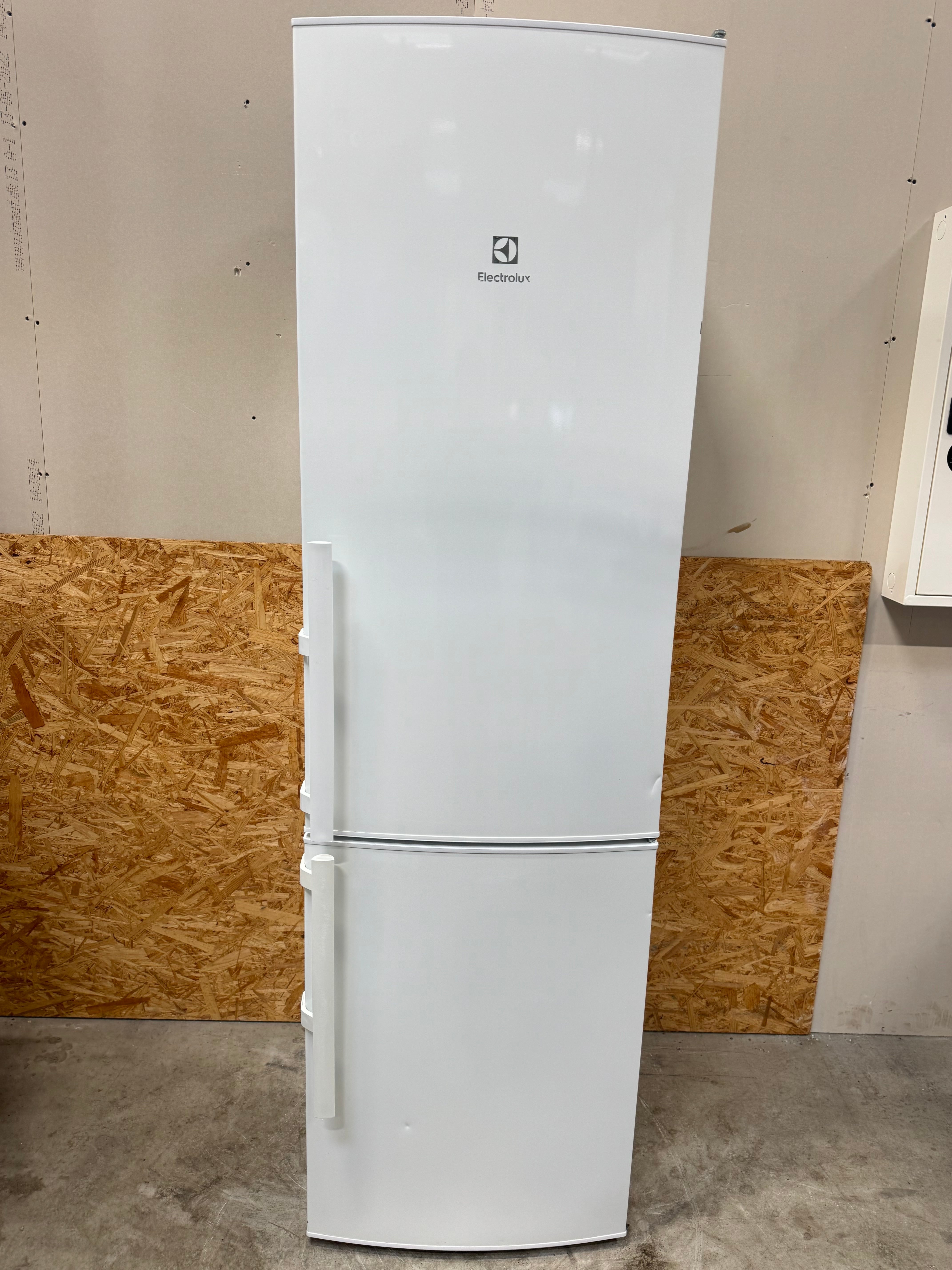 Electrolux køle/fryseskab EN3853MOW - D16817