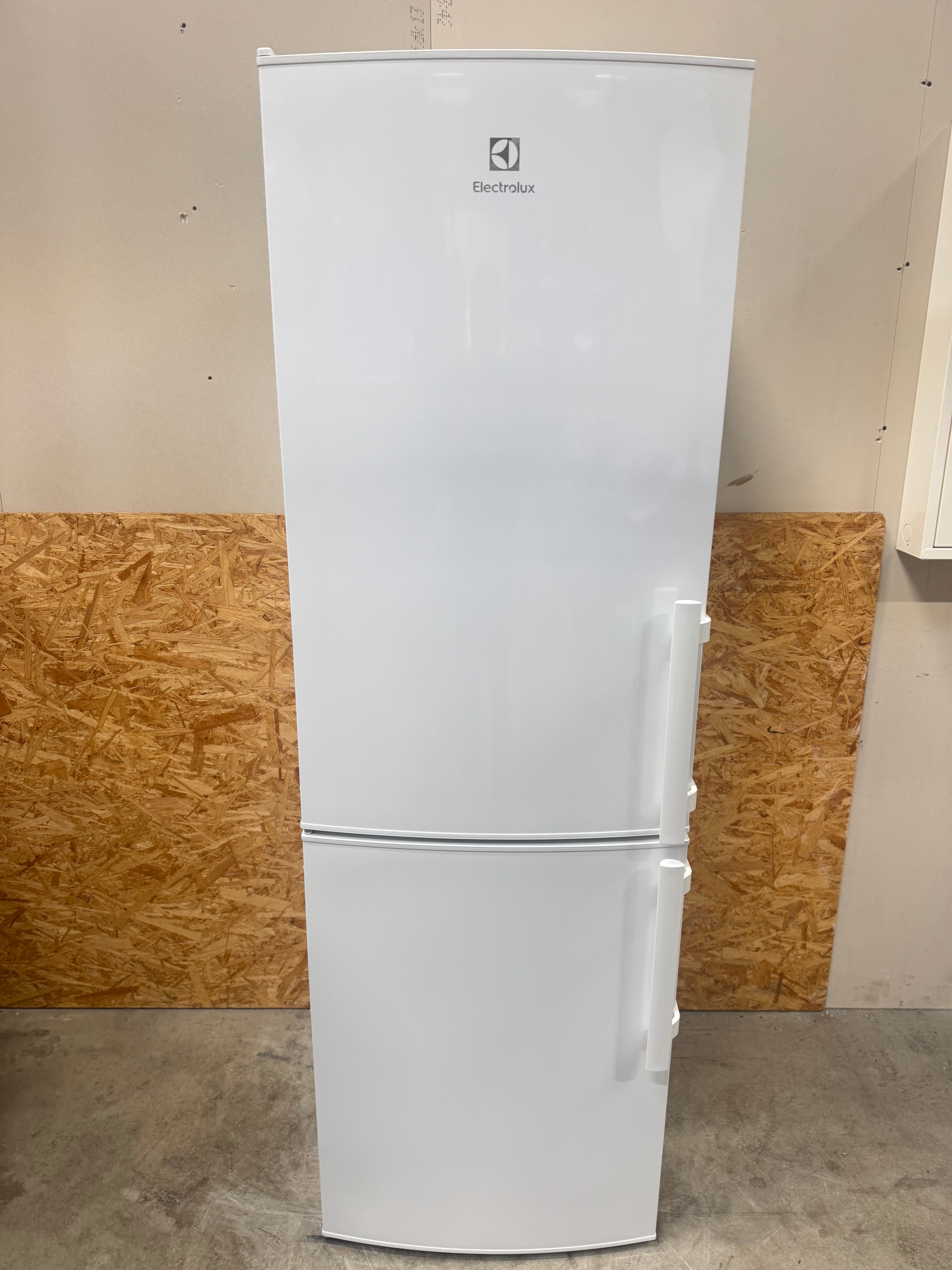 Electrolux køle/fryseskab LNT3LE34W2 - D16848