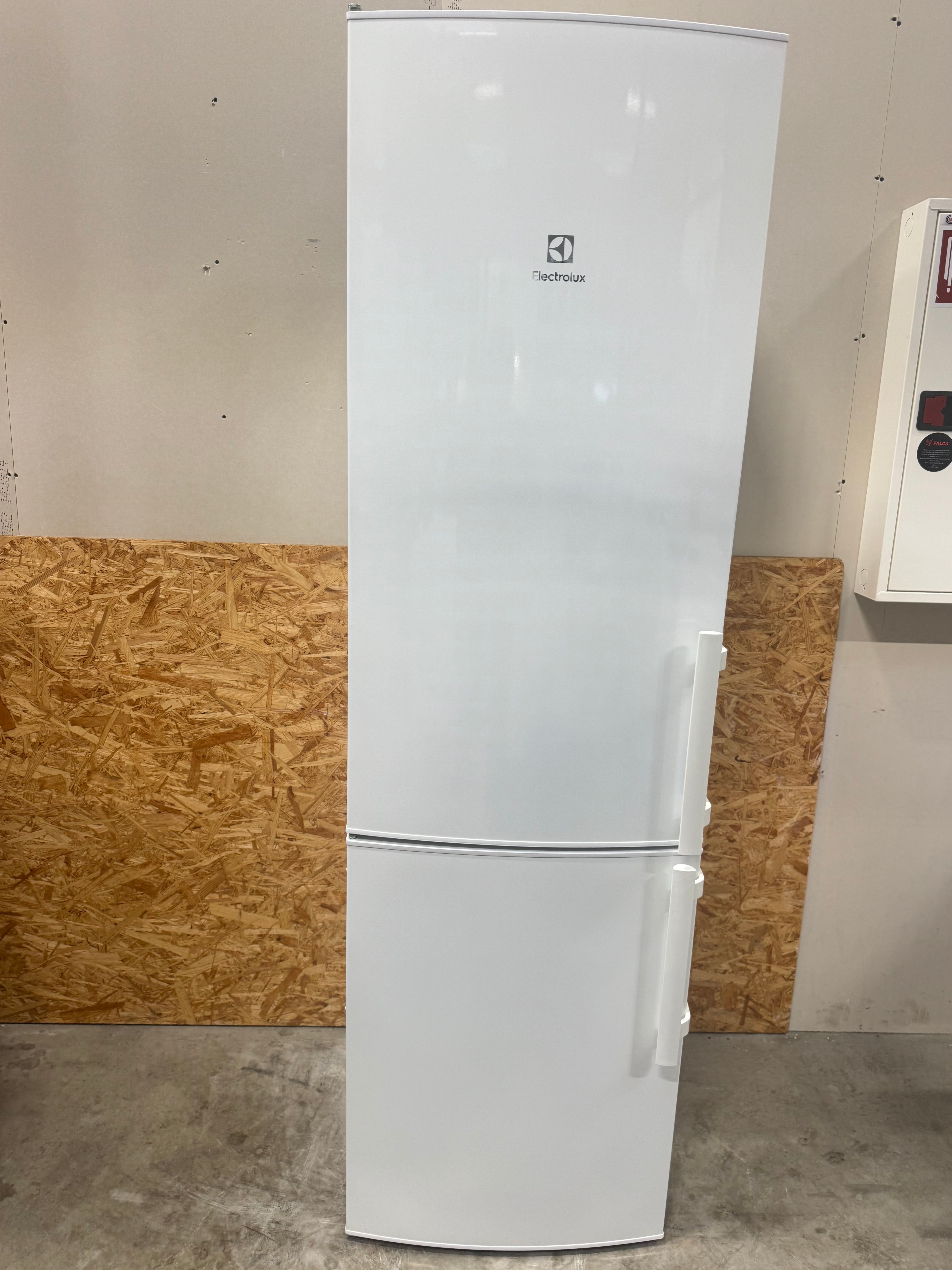 Electrolux køle-fryseskab EN3851JOW - D16235