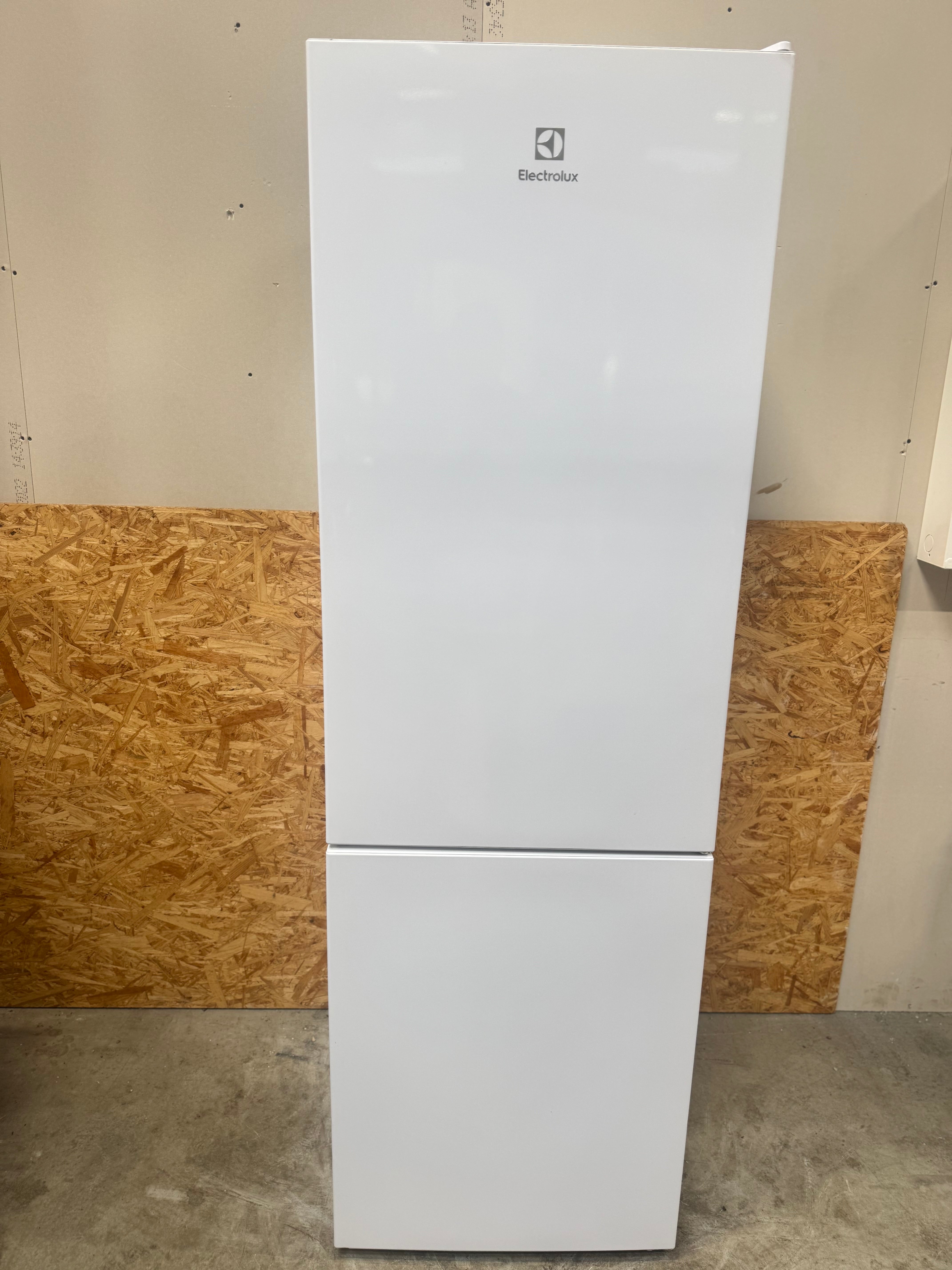 Electrolux køle-/fryseskab LNC7ME32W1 - D16489