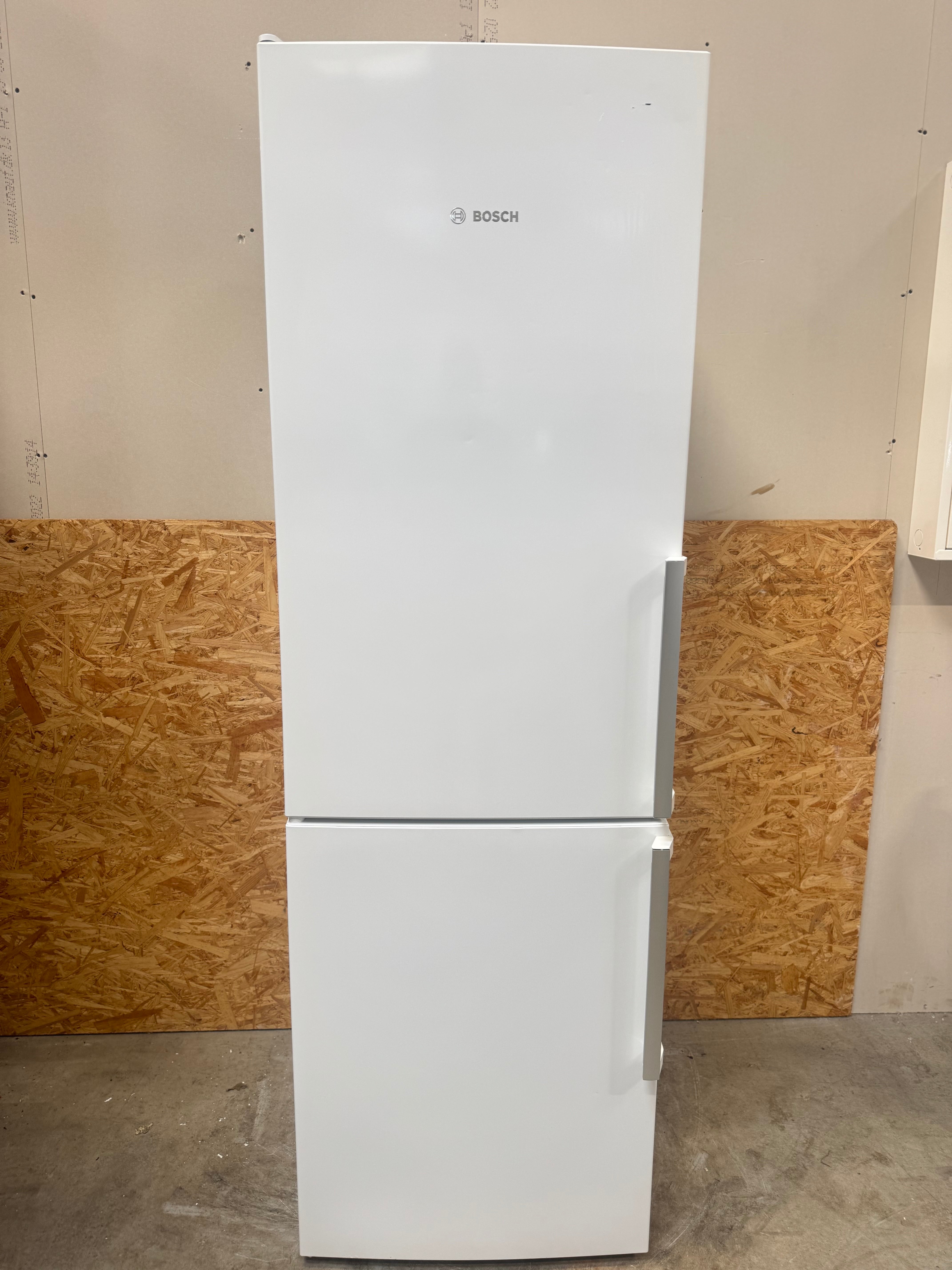 Bosch køle/fryseskab KGE36AW40 - D16206