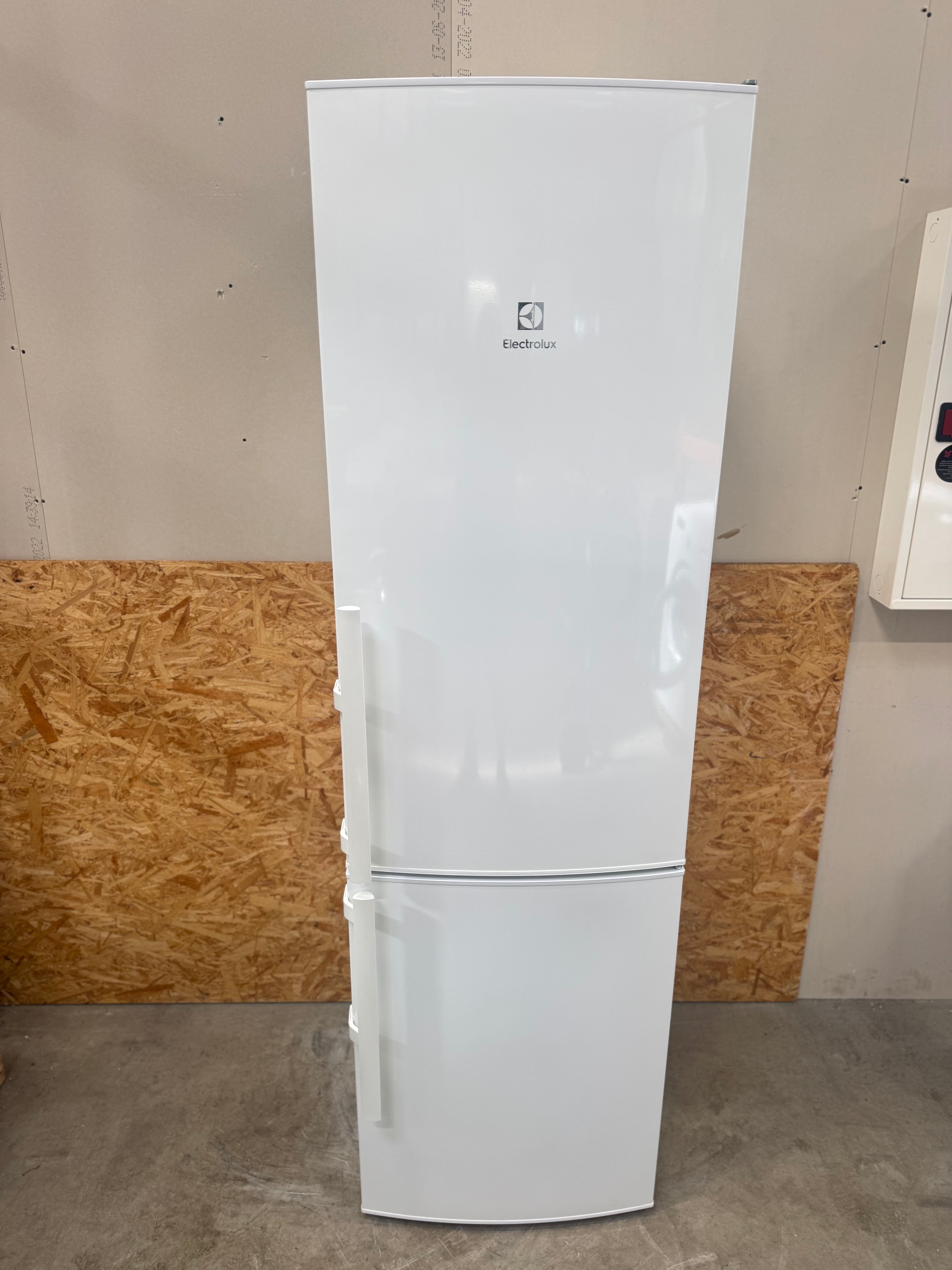 Electrolux køle/fryseskab EN3853MOW - D15932