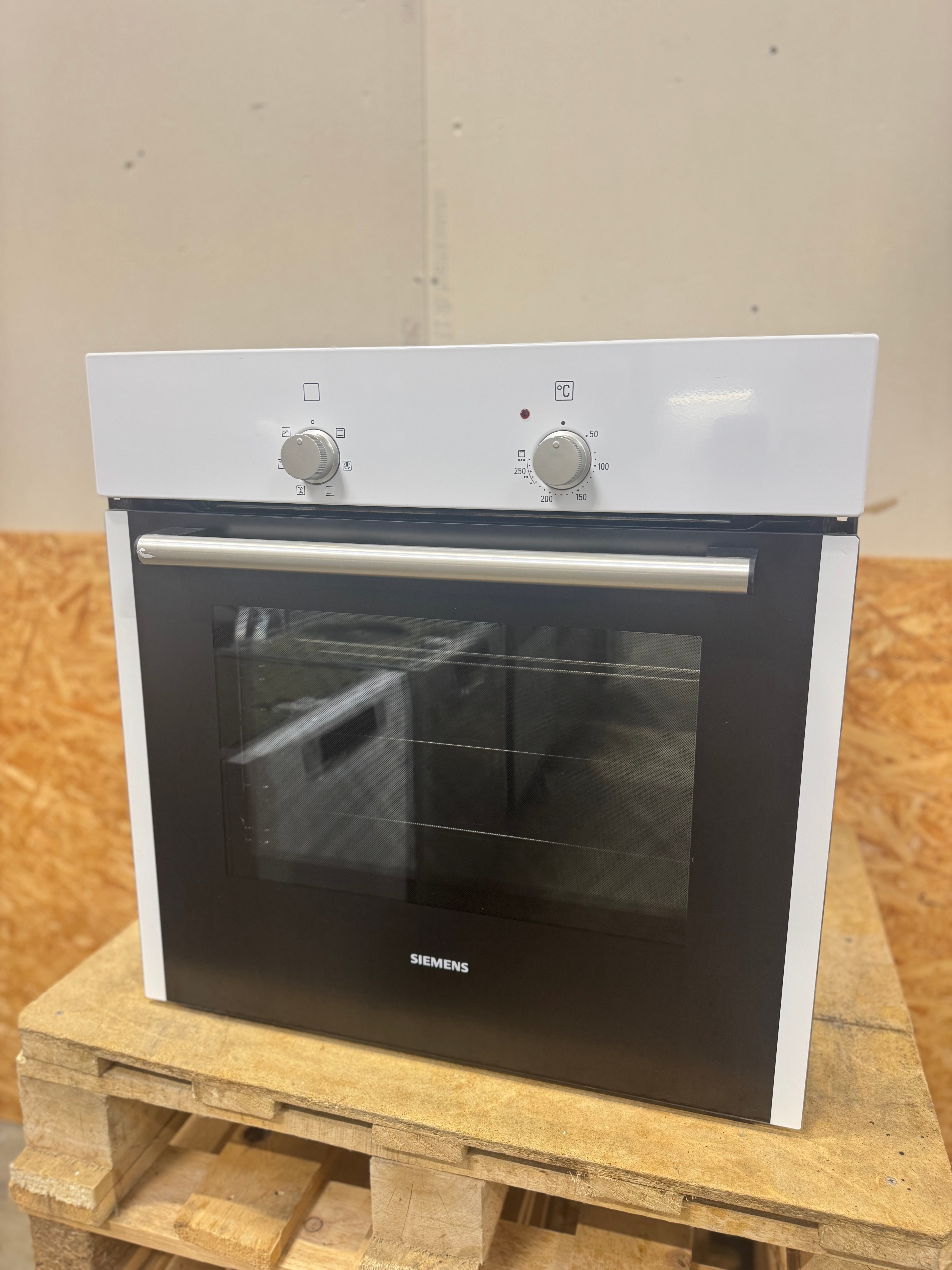 Siemens indbygningsovn HB301W2S - D16176