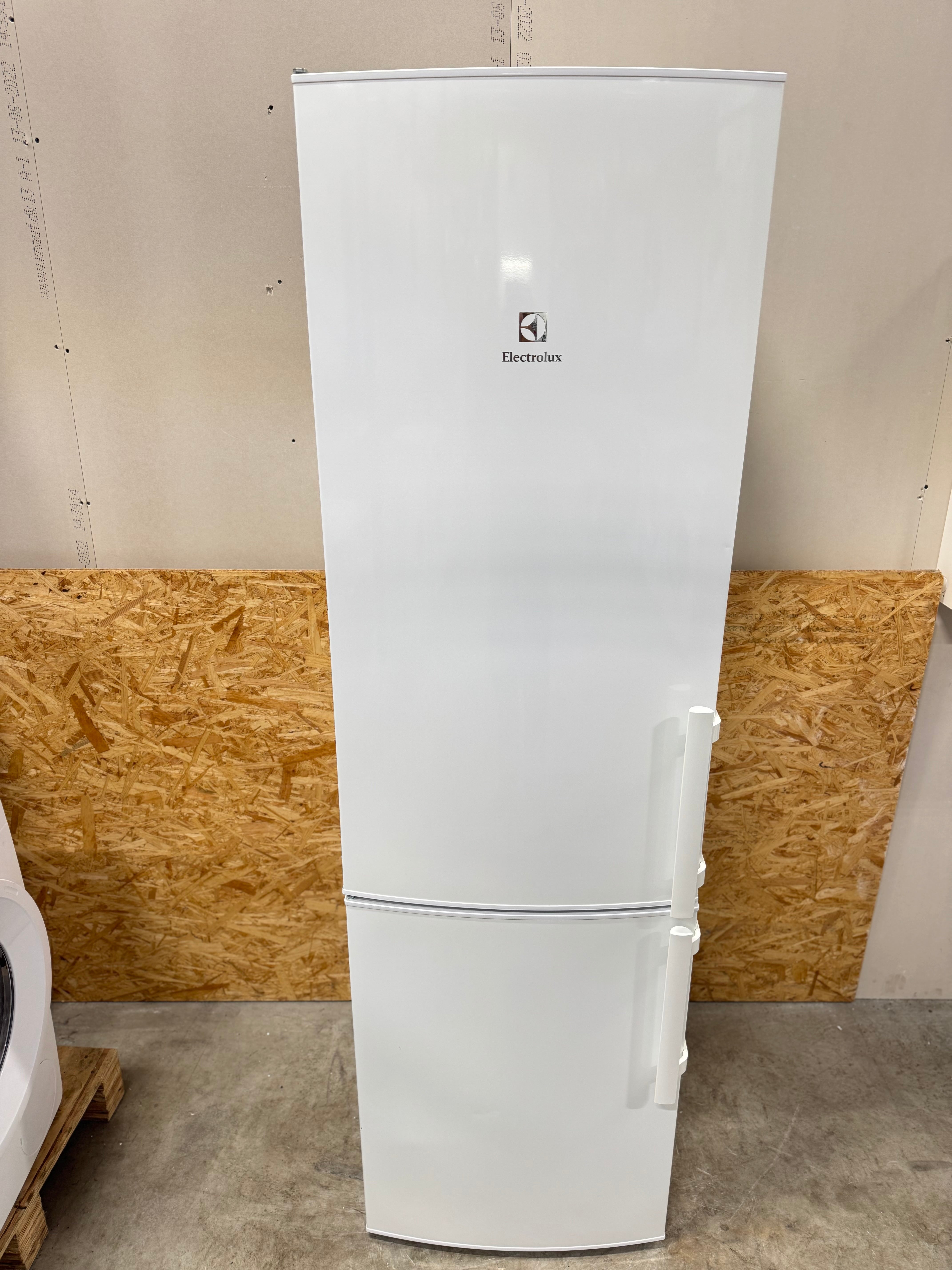 Electrolux køle-fryseskab EN3851JOW - D19288