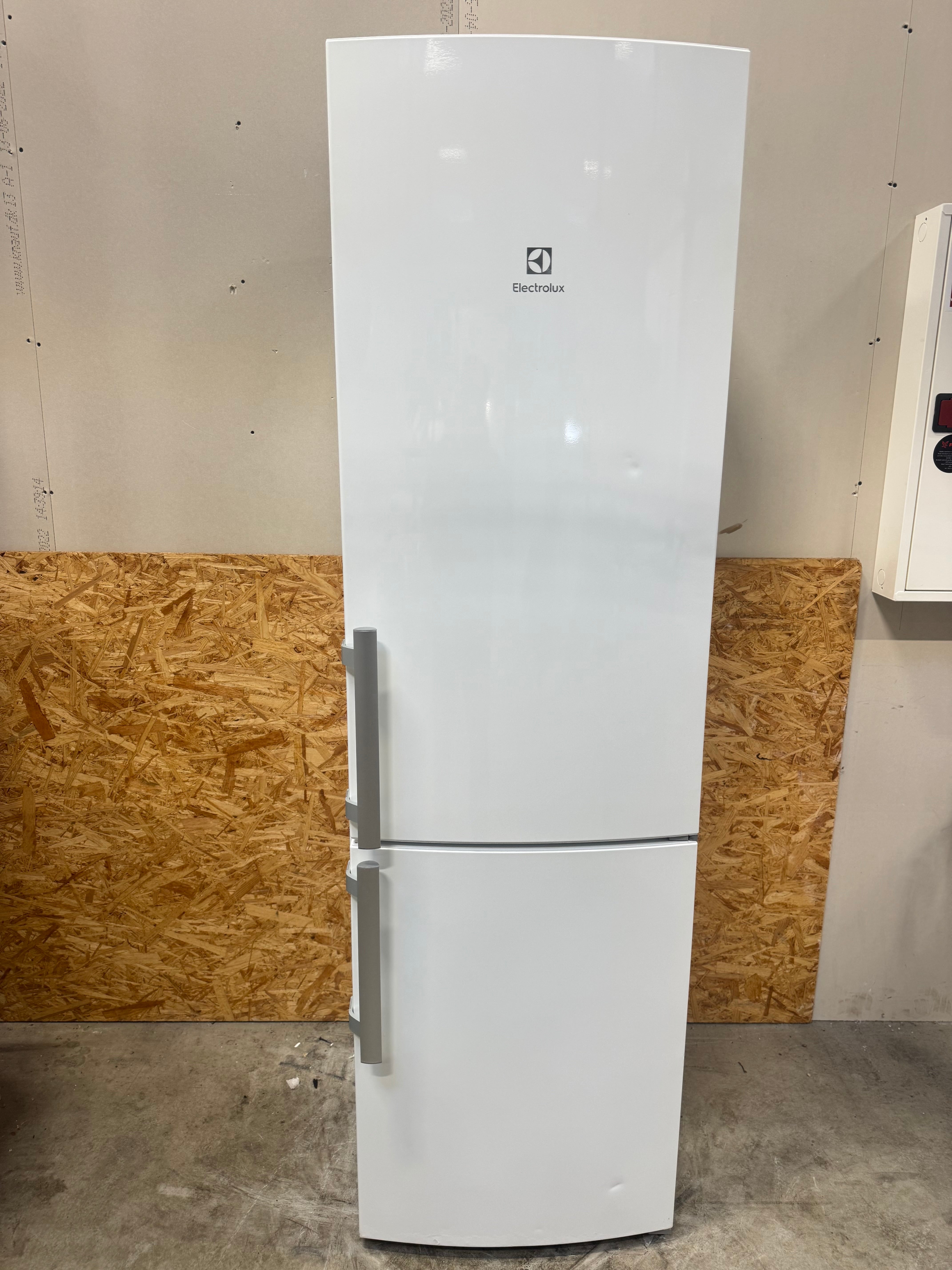 Electrolux køle/fryseskab EN4015MOW - D16309