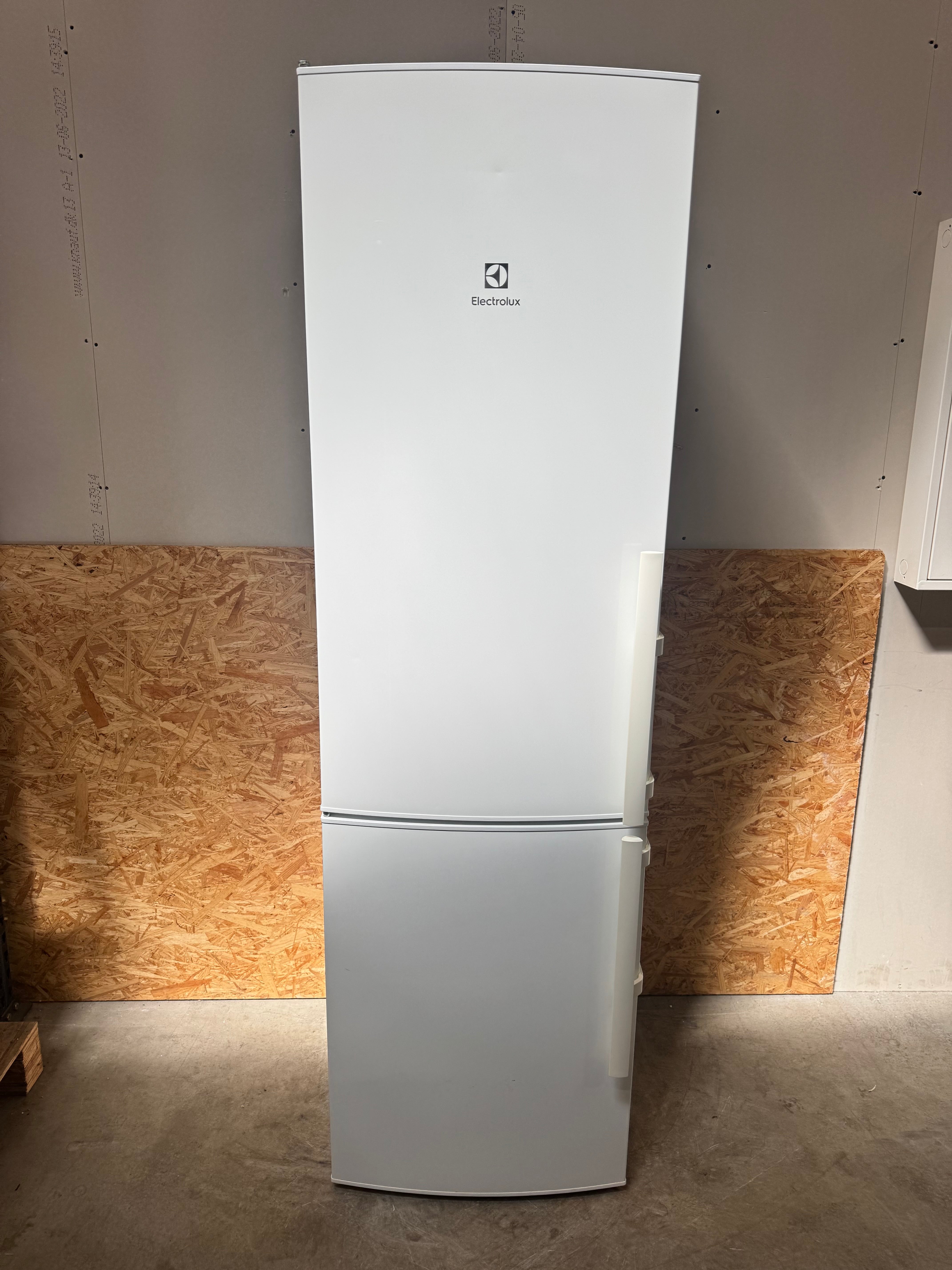 Electrolux køle/fryseskab EN3853MOW - D15372