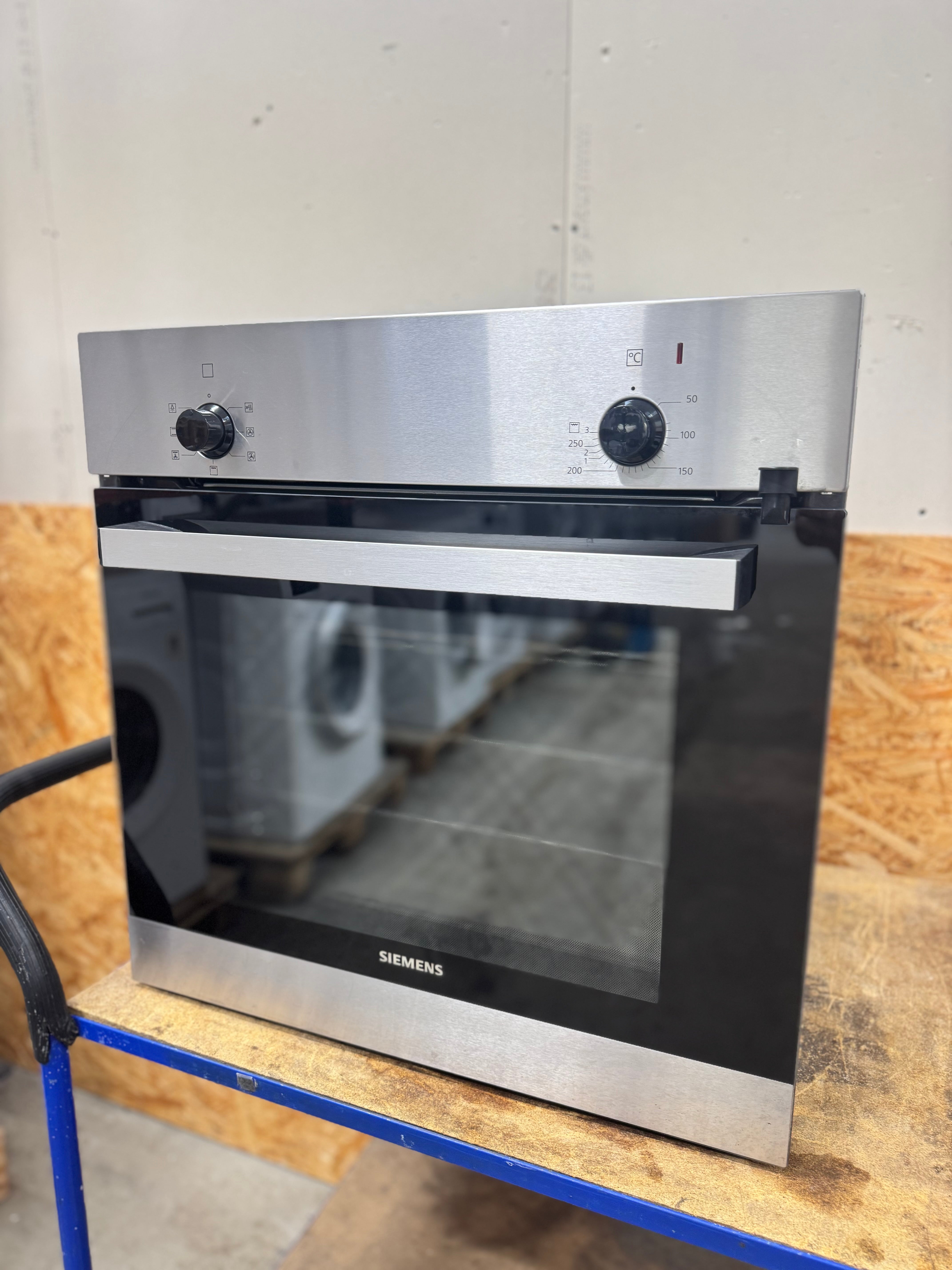 Siemens indbygningsovn HB010FBR0S - D17722