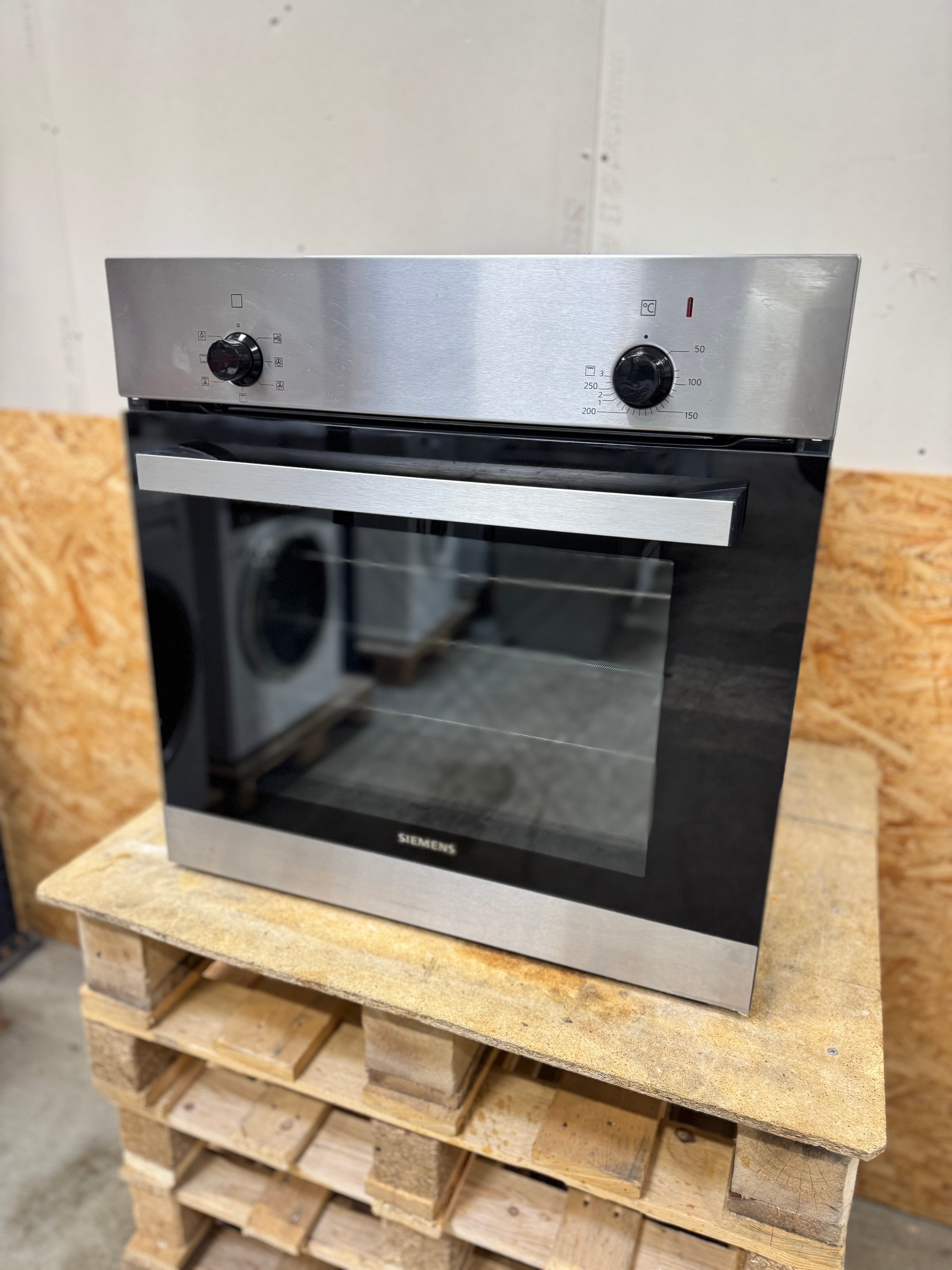 Siemens indbygningsovn HB010FBR0S - D14902