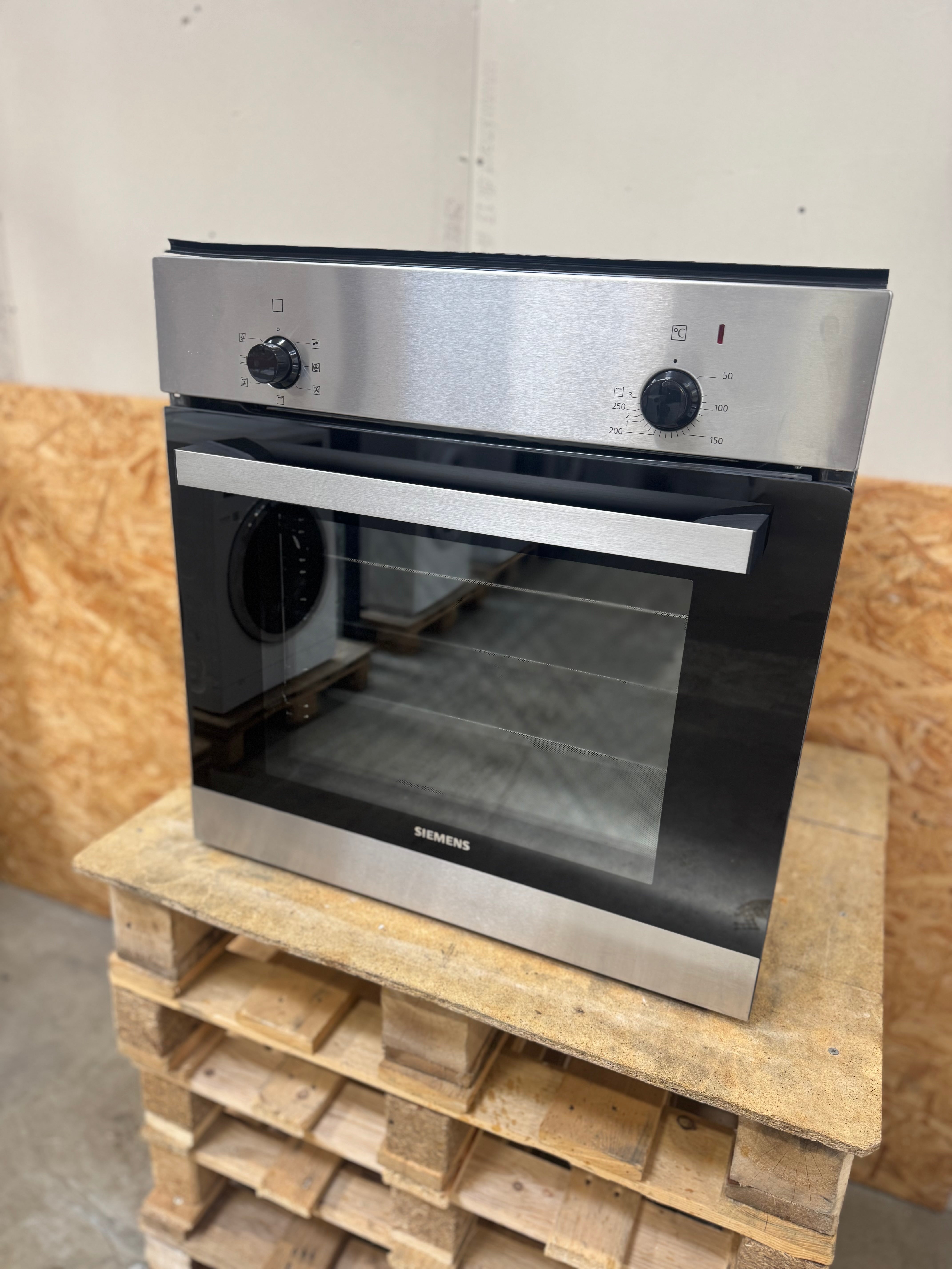 Siemens indbygningsovn HB010FBR0S - D14684