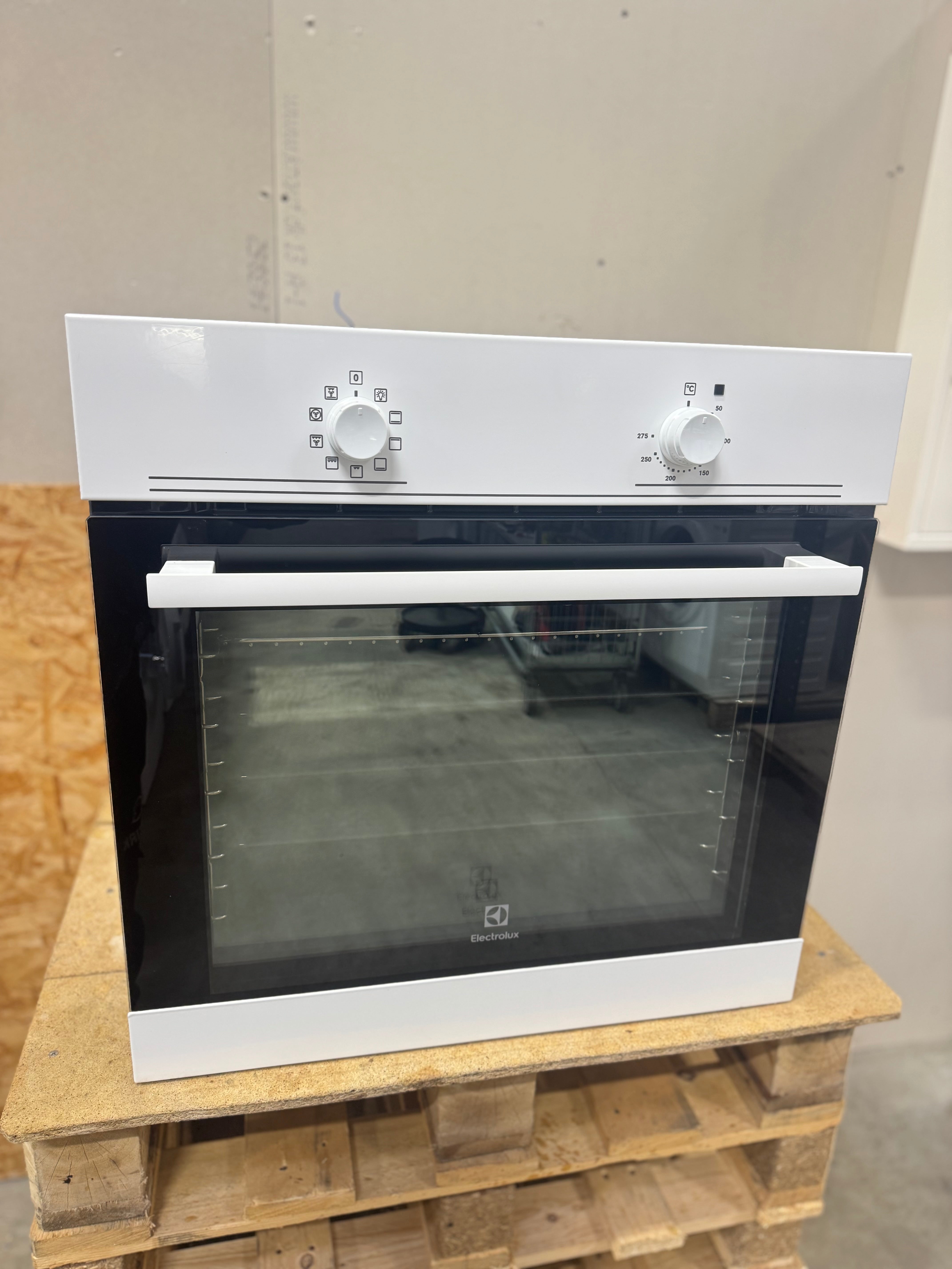 Electrolux indbygningsovn EOB100W - D13950