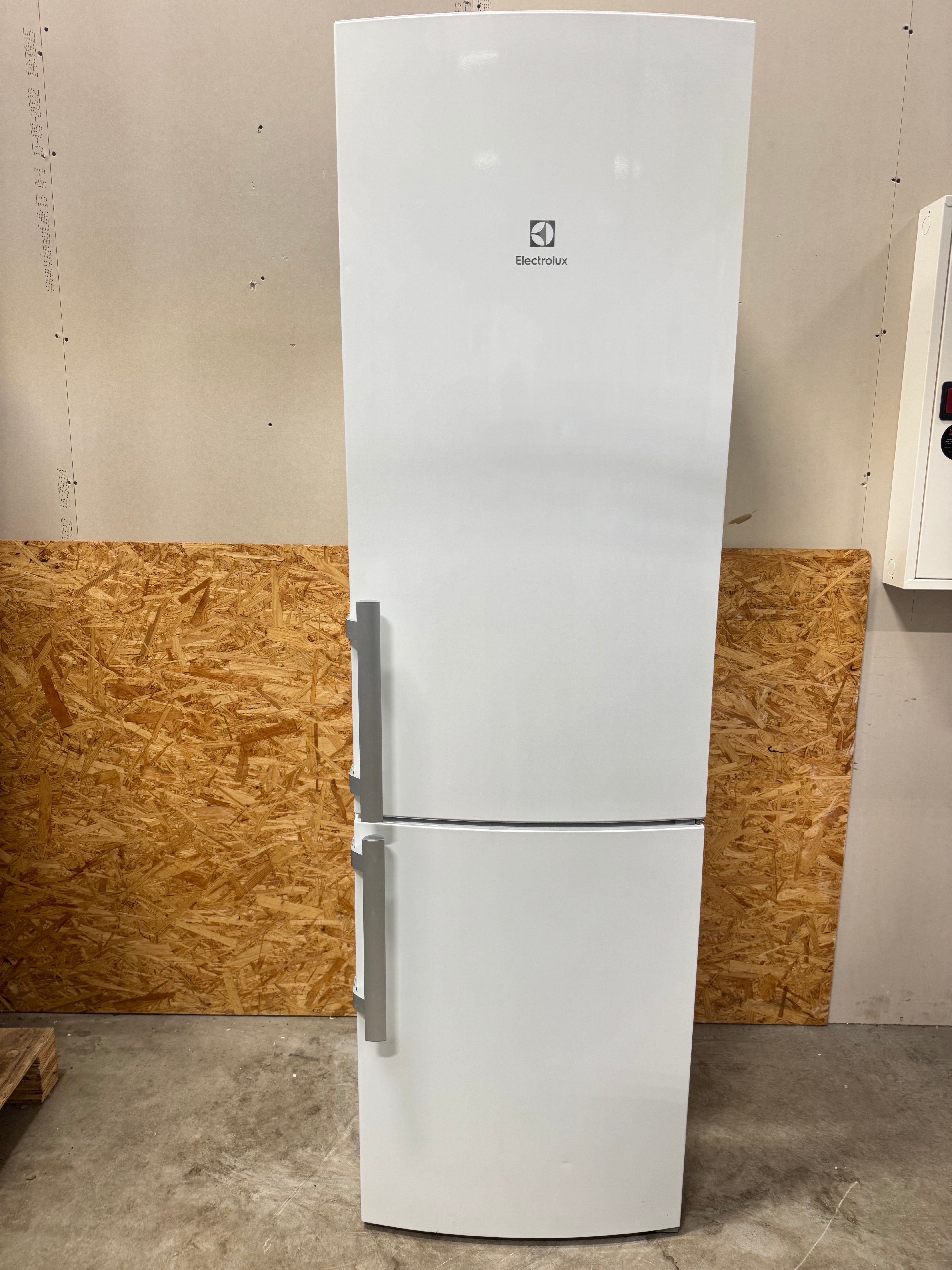 Electrolux køle/fryseskab EN4015MOW - D17180