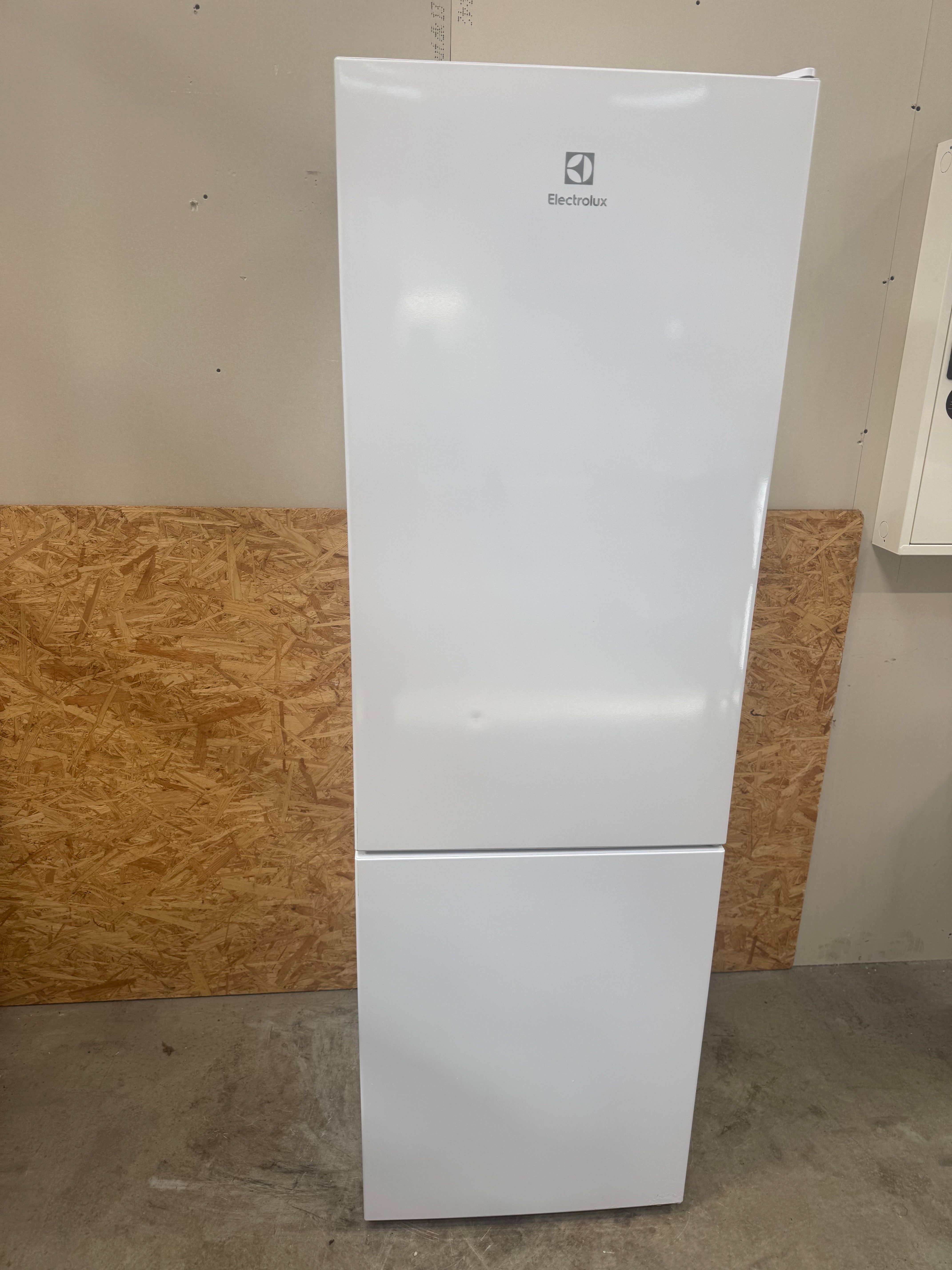 Electrolux køle-/fryseskab LNC7ME32W1 - D15979