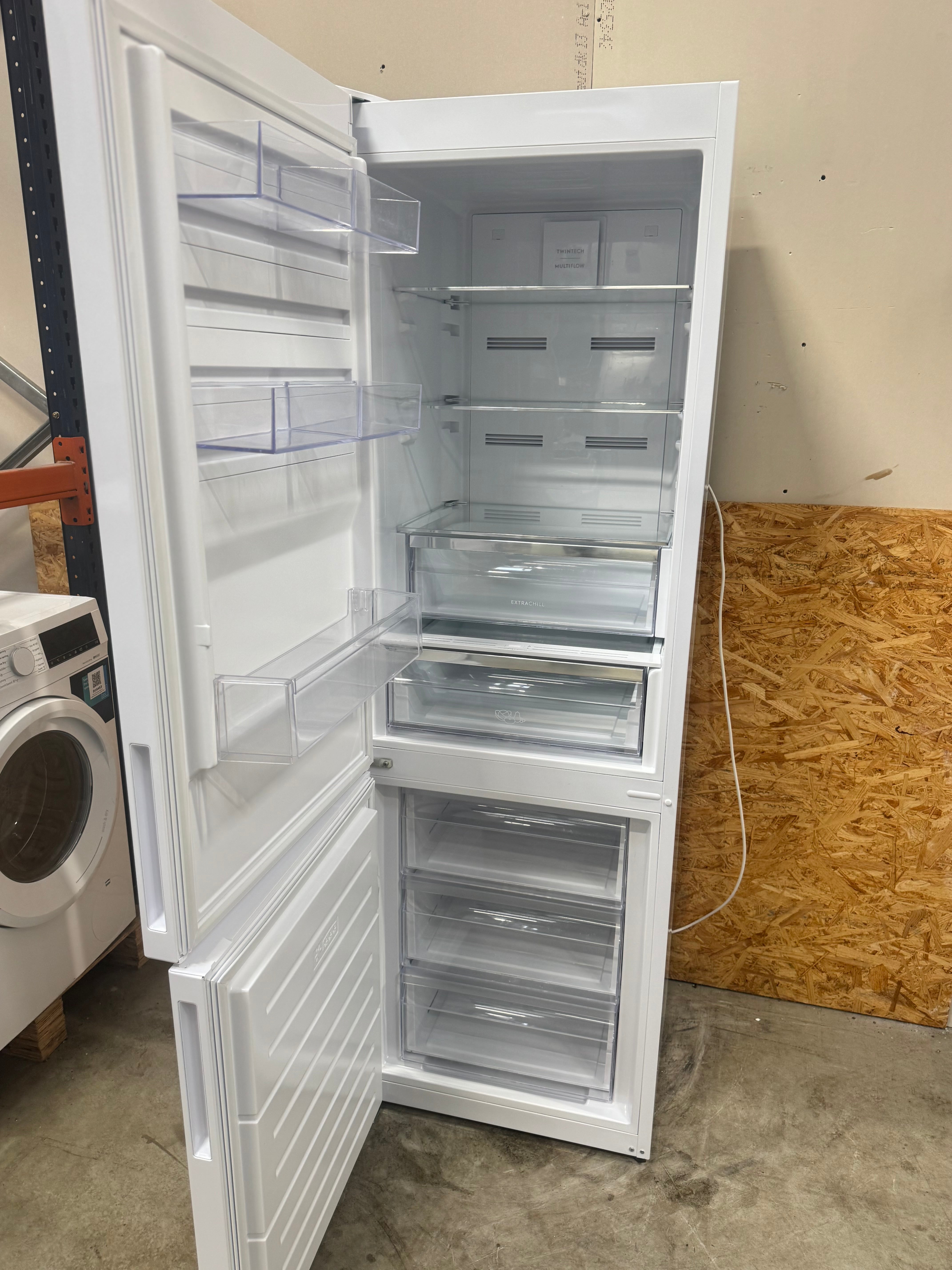 Electrolux køle-/fryseskab LNC7ME32W4 - D16428