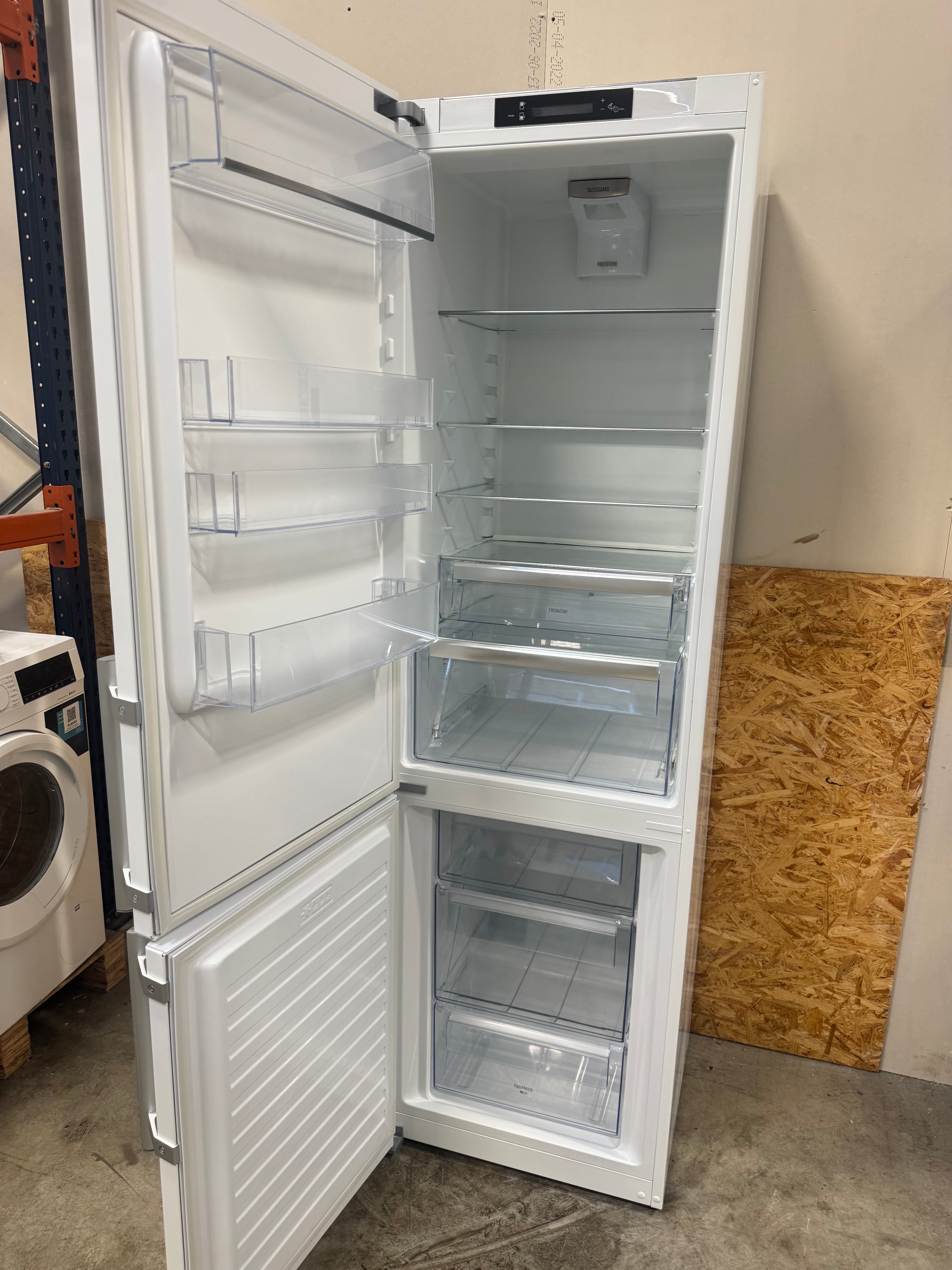 Electrolux køle/fryseskab EN4015MOW - D16308