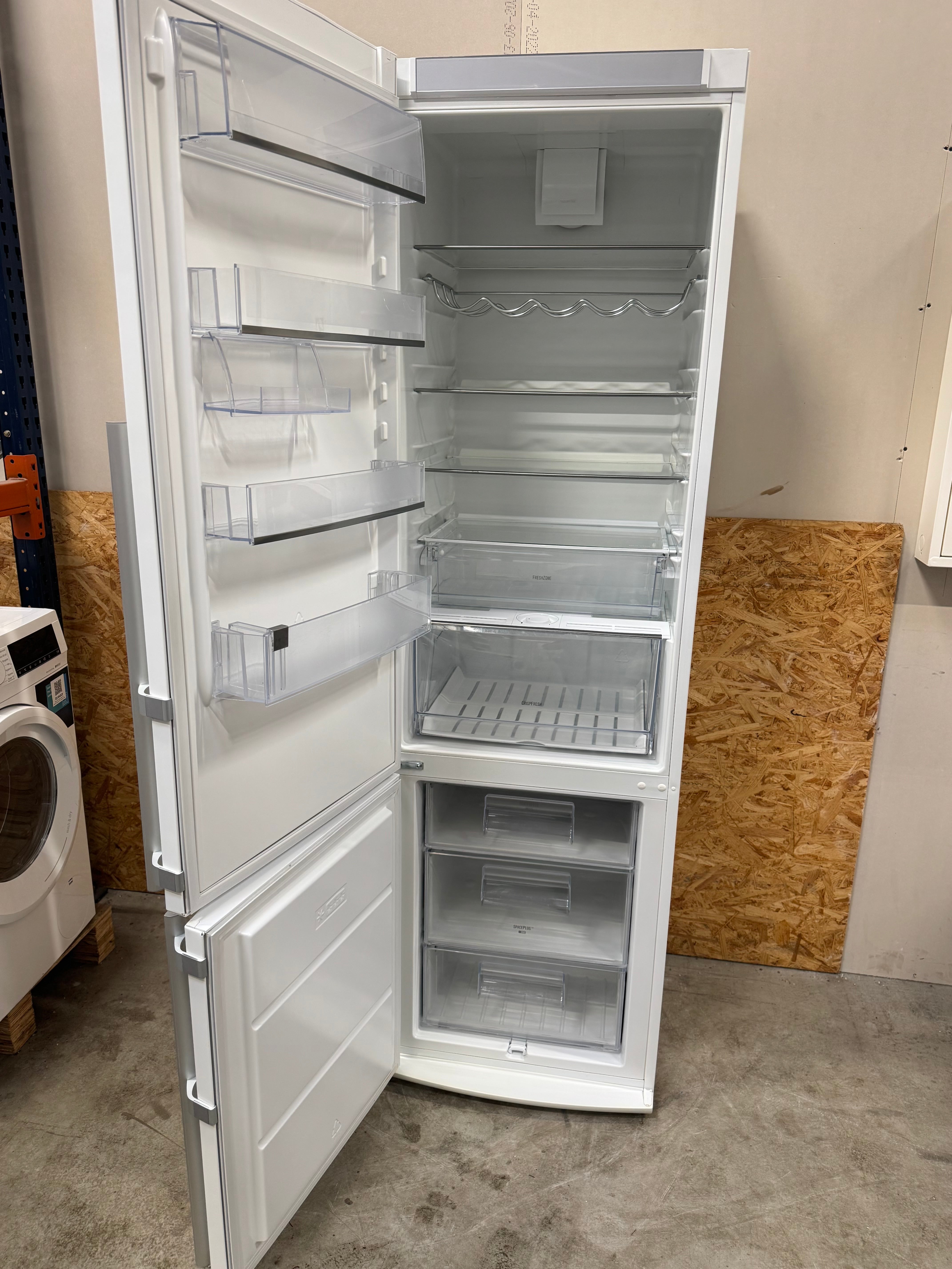 Electrolux køle/fryseskab EN4011AOW - D16237