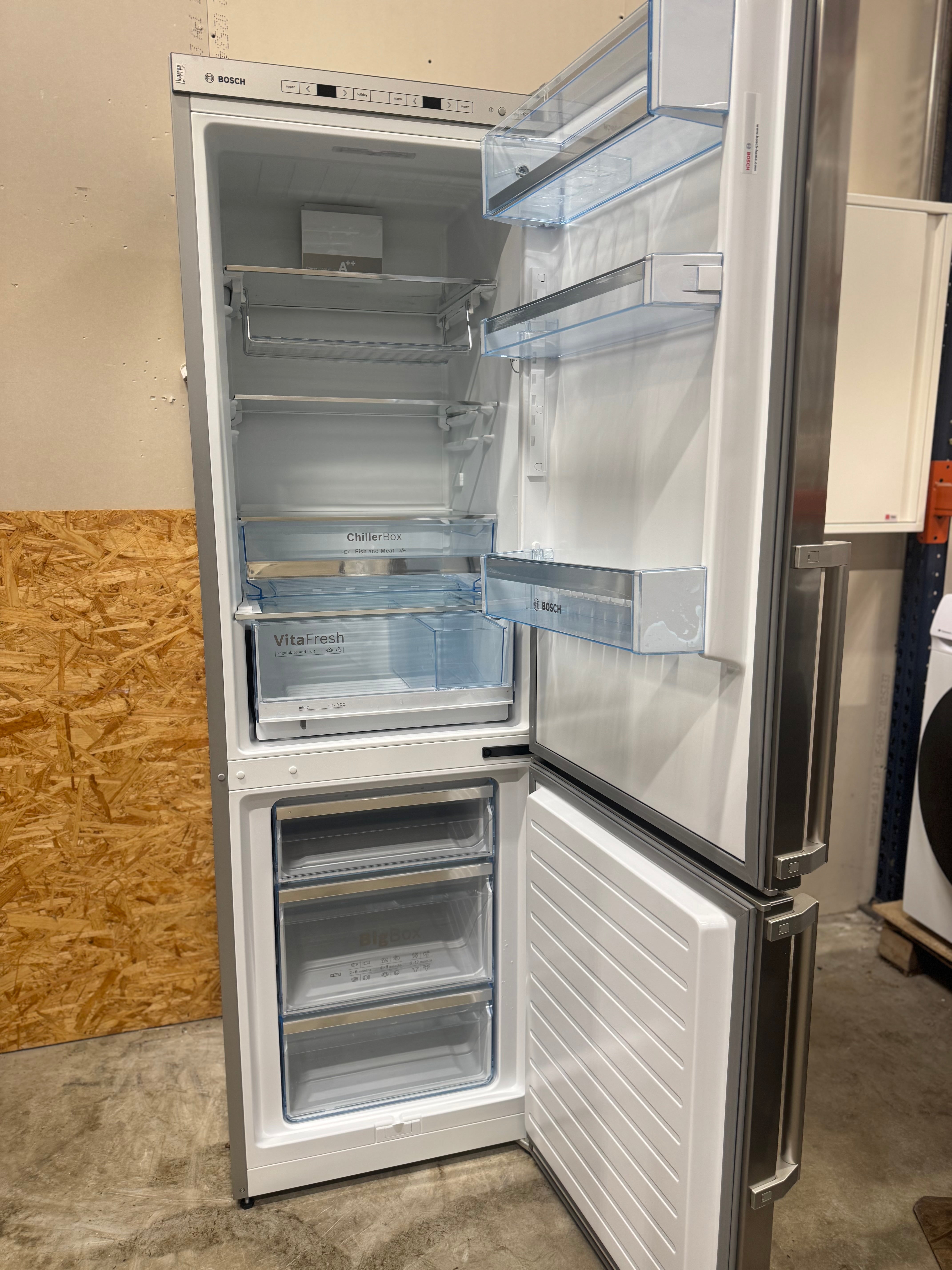 Bosch køle/fryseskab KGE36AI30 - D17415