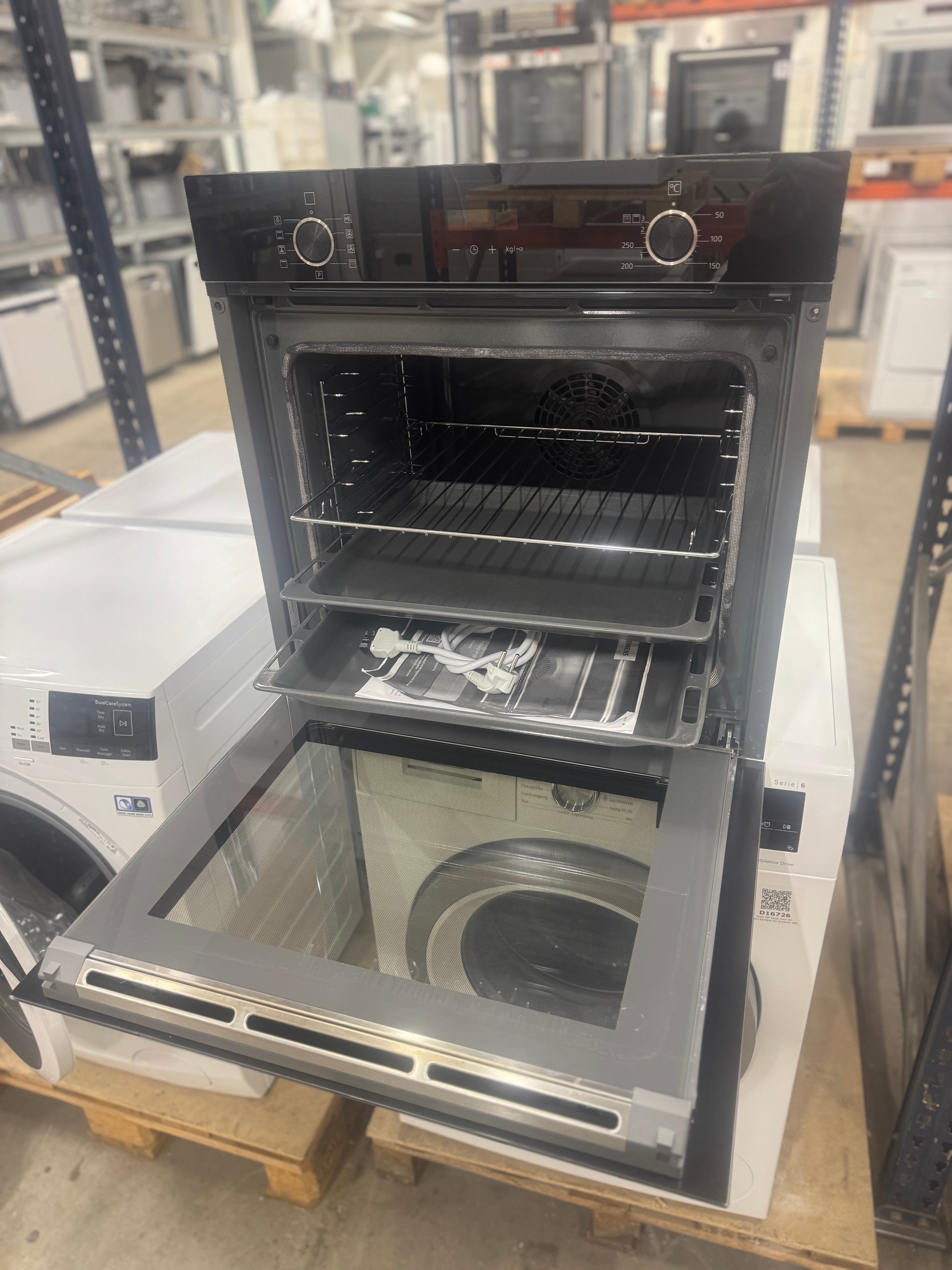 Siemens iQ300 indbygningsovn HB273ABS0S - D17776