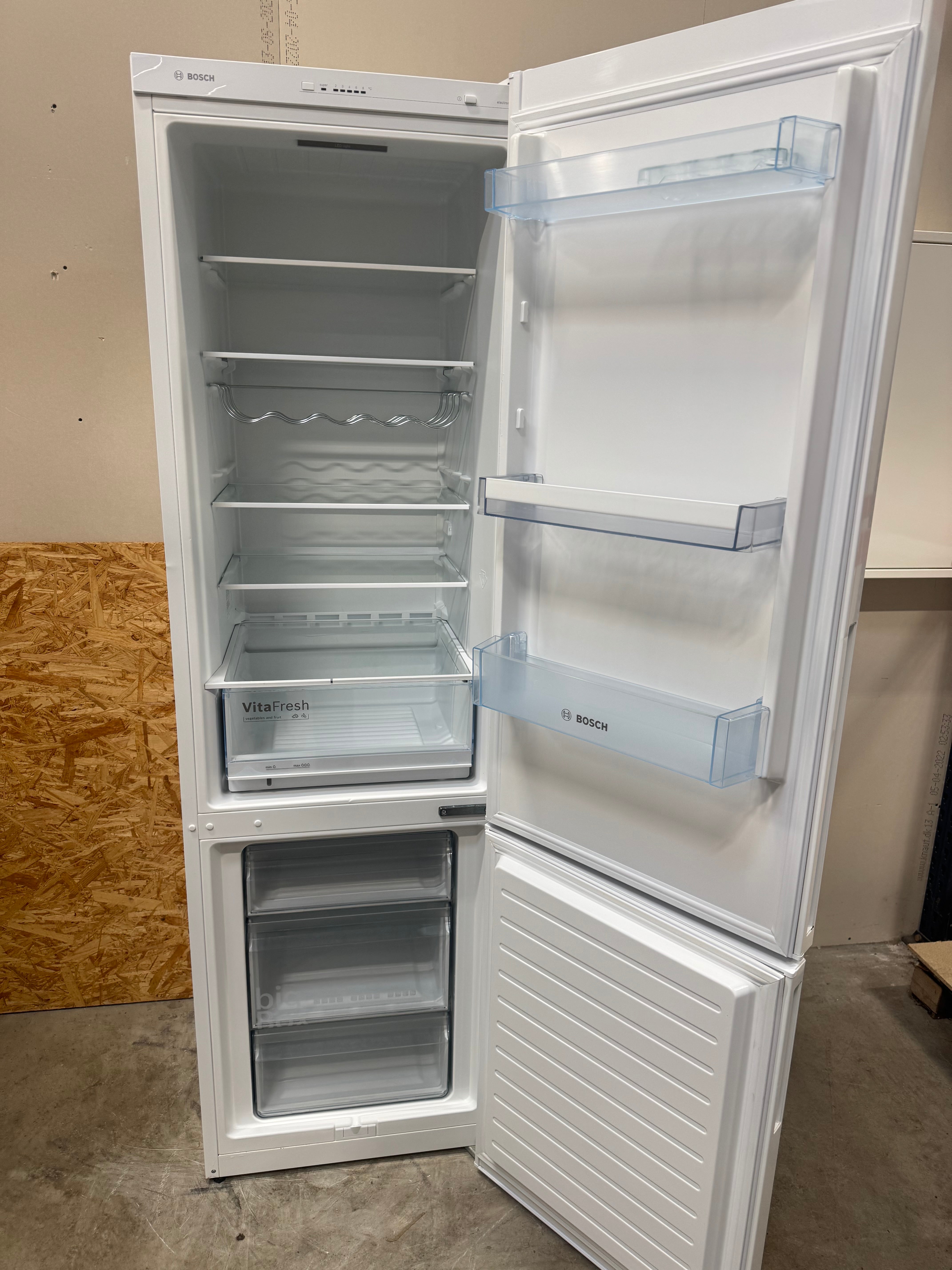 Bosch køle/fryseskab KGV39VWEA - D16487