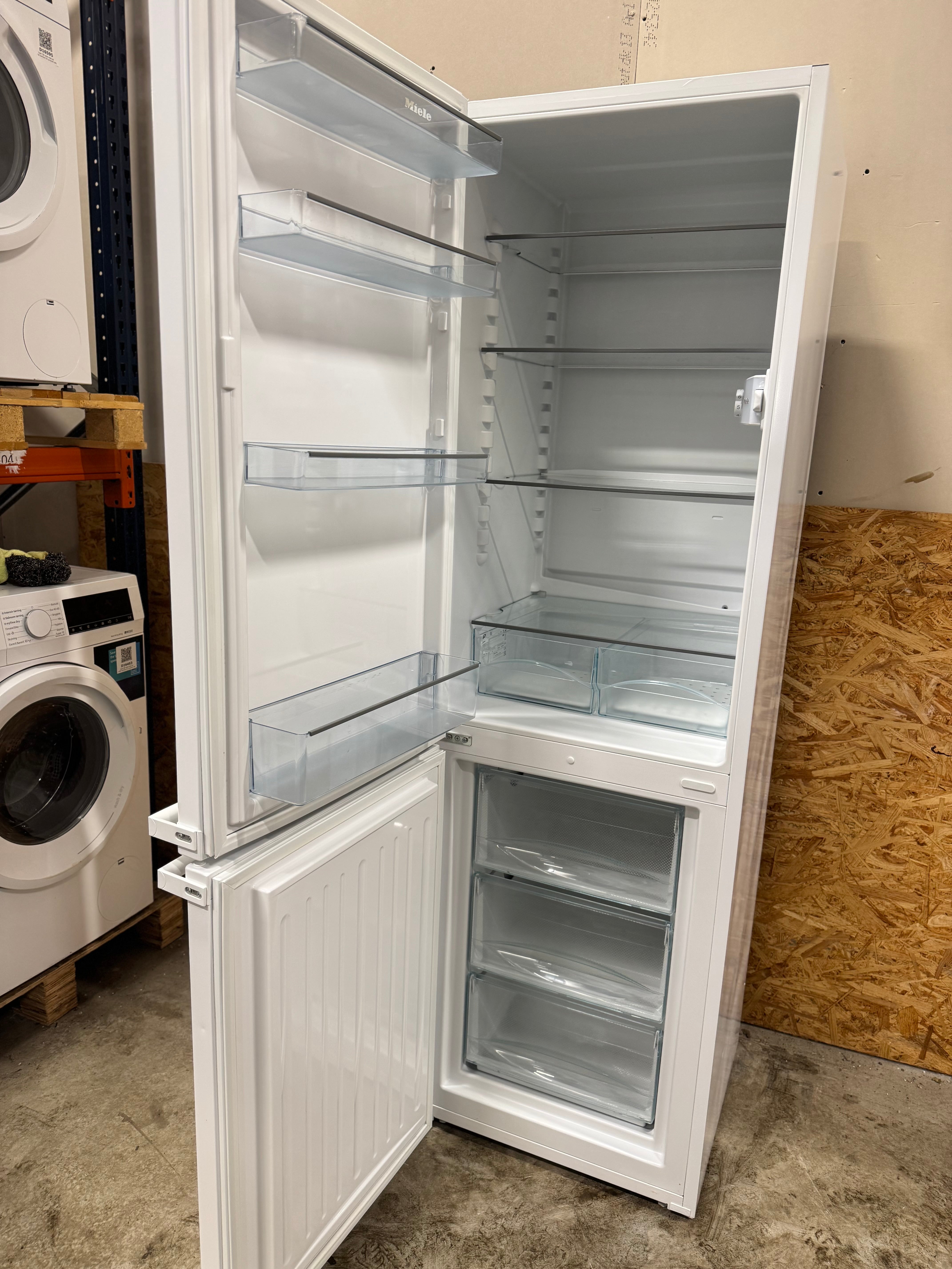 Miele køle/fryseskab KD28052WS - D17362