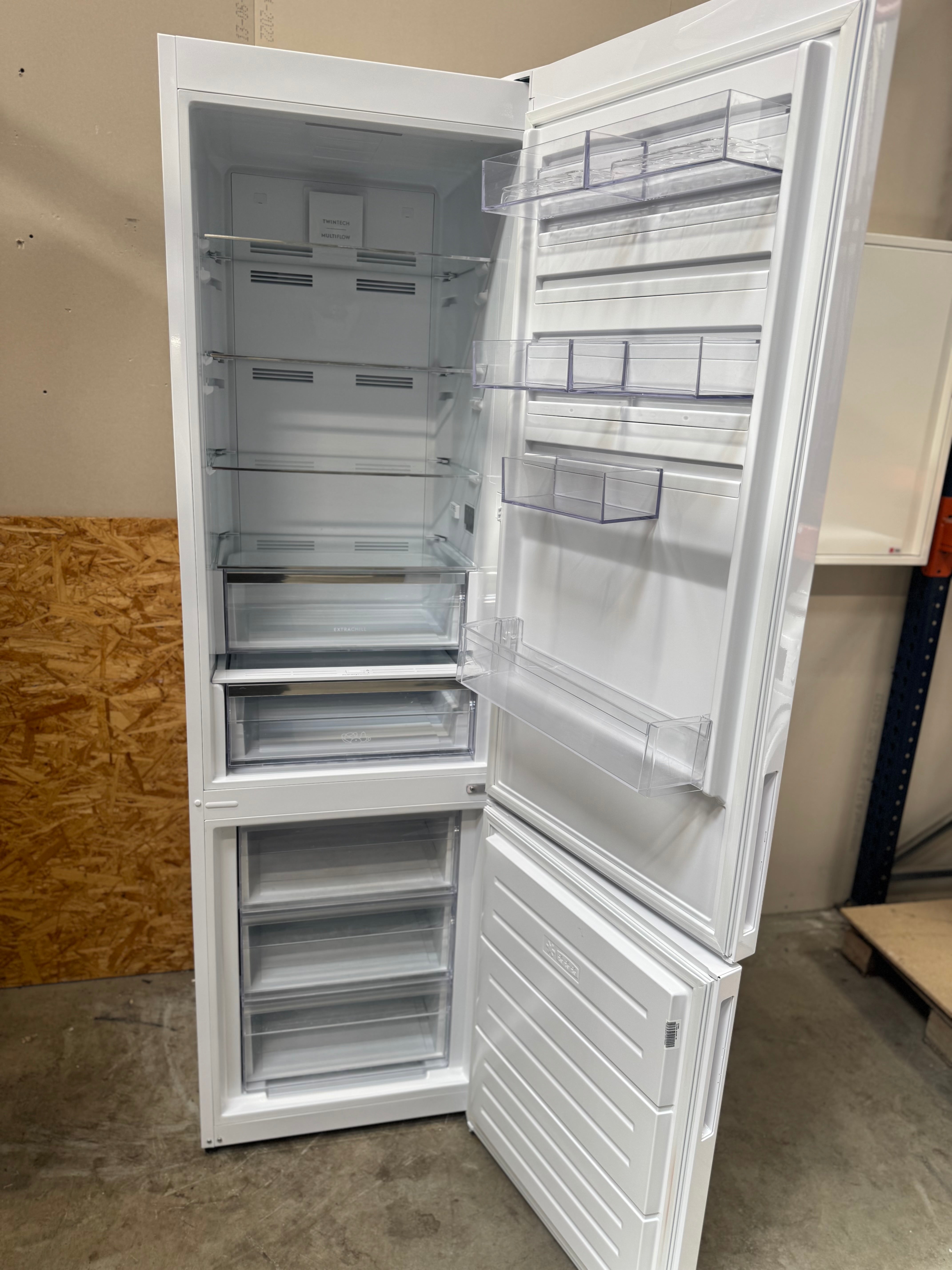 Electrolux køle/fryseskab LNC7ME34W1 - D16505