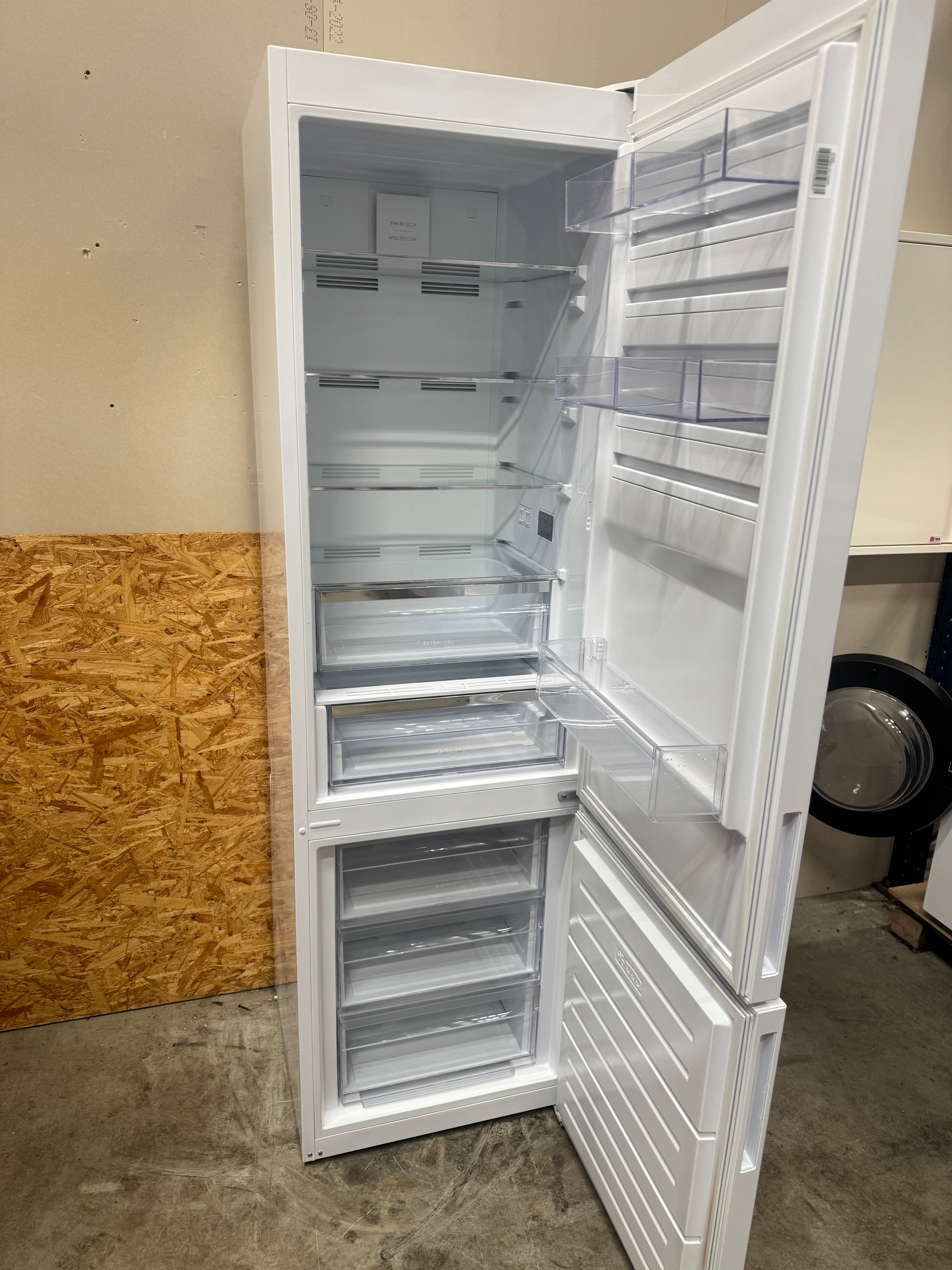 Electrolux køle/fryseskab LNC7ME34W1 - D16208