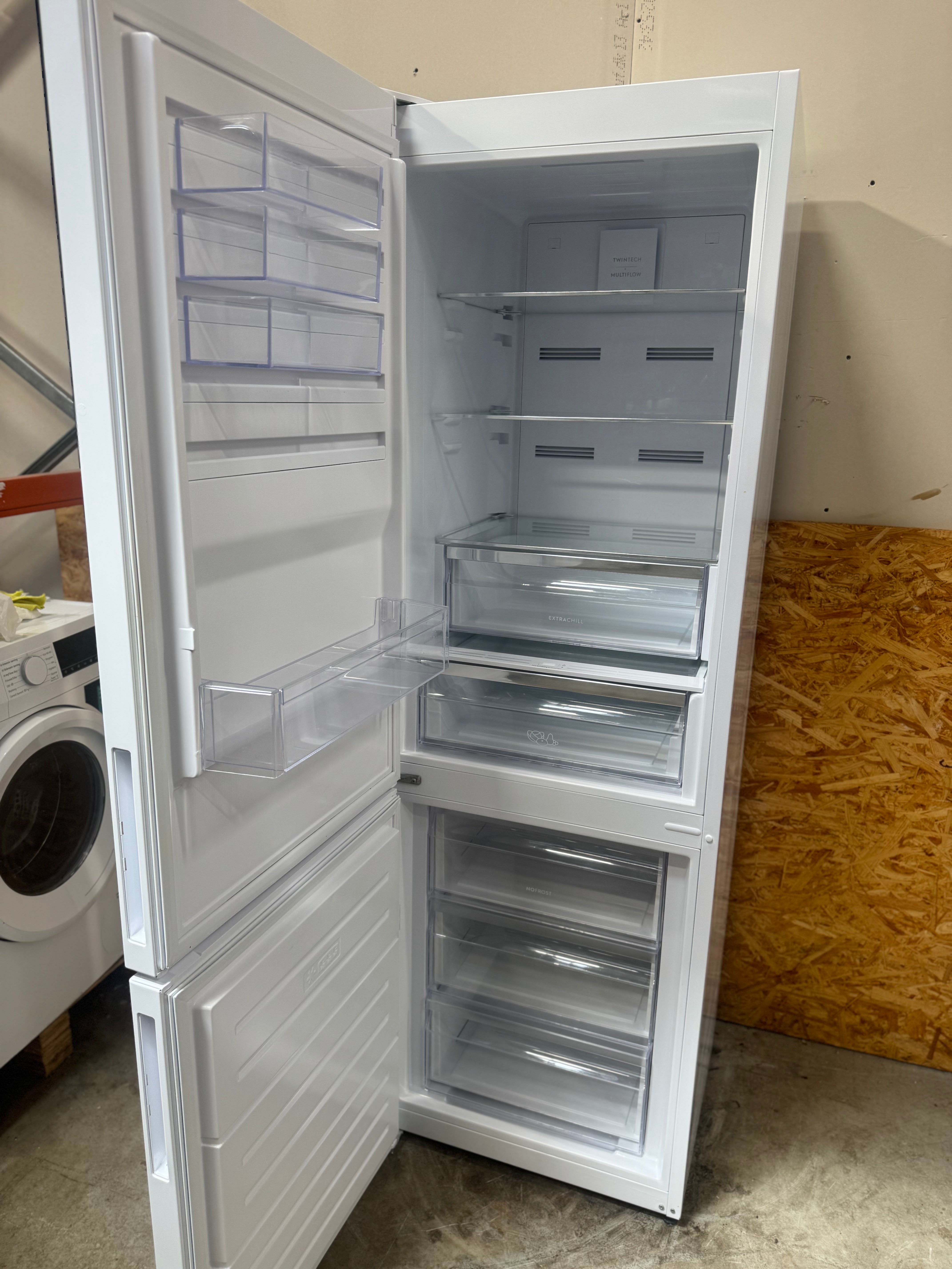 Electrolux køle-/fryseskab LNC7ME32W1 - D16613