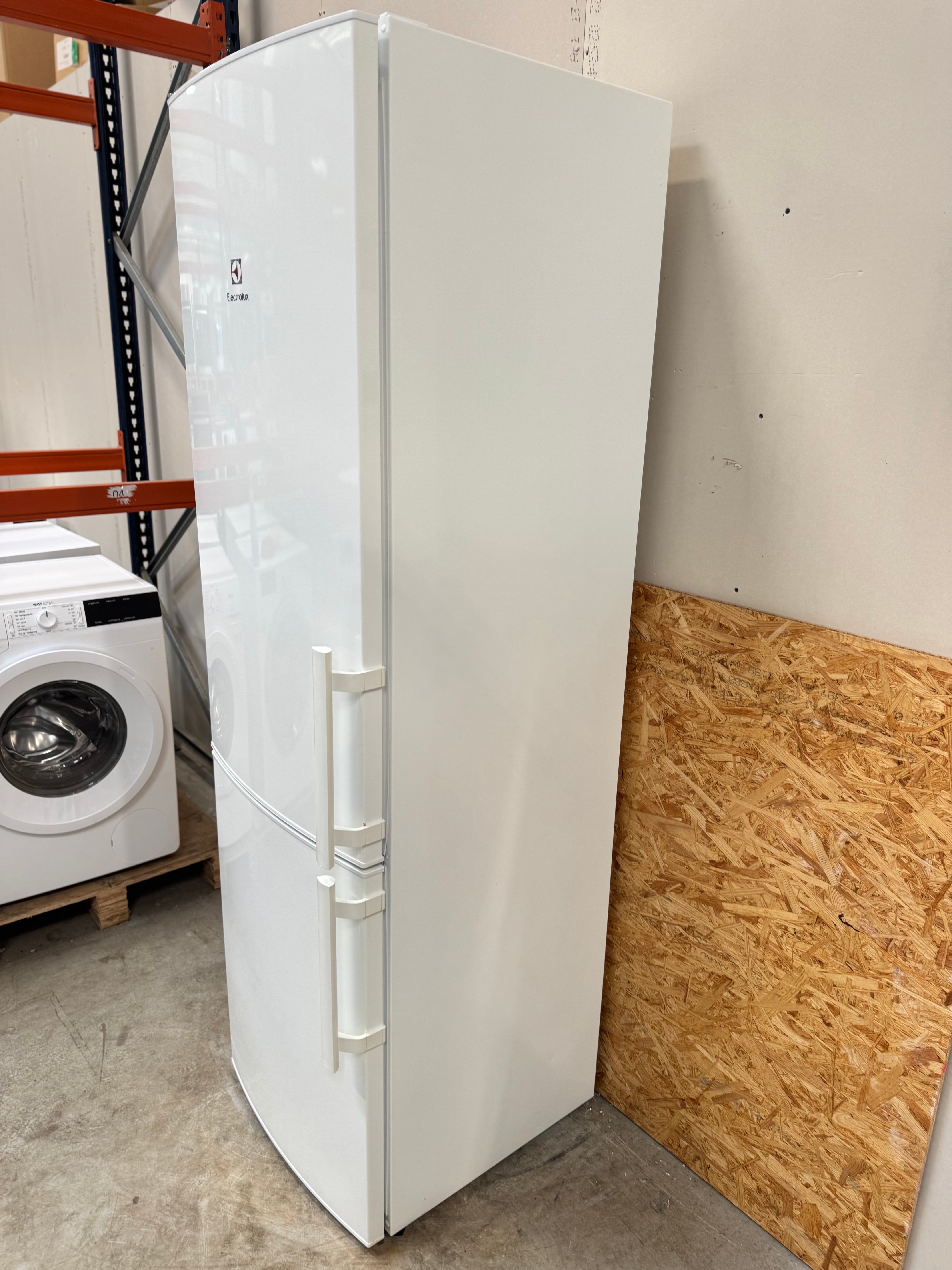 Electrolux køle-fryseskab EN3851JOW - D15910