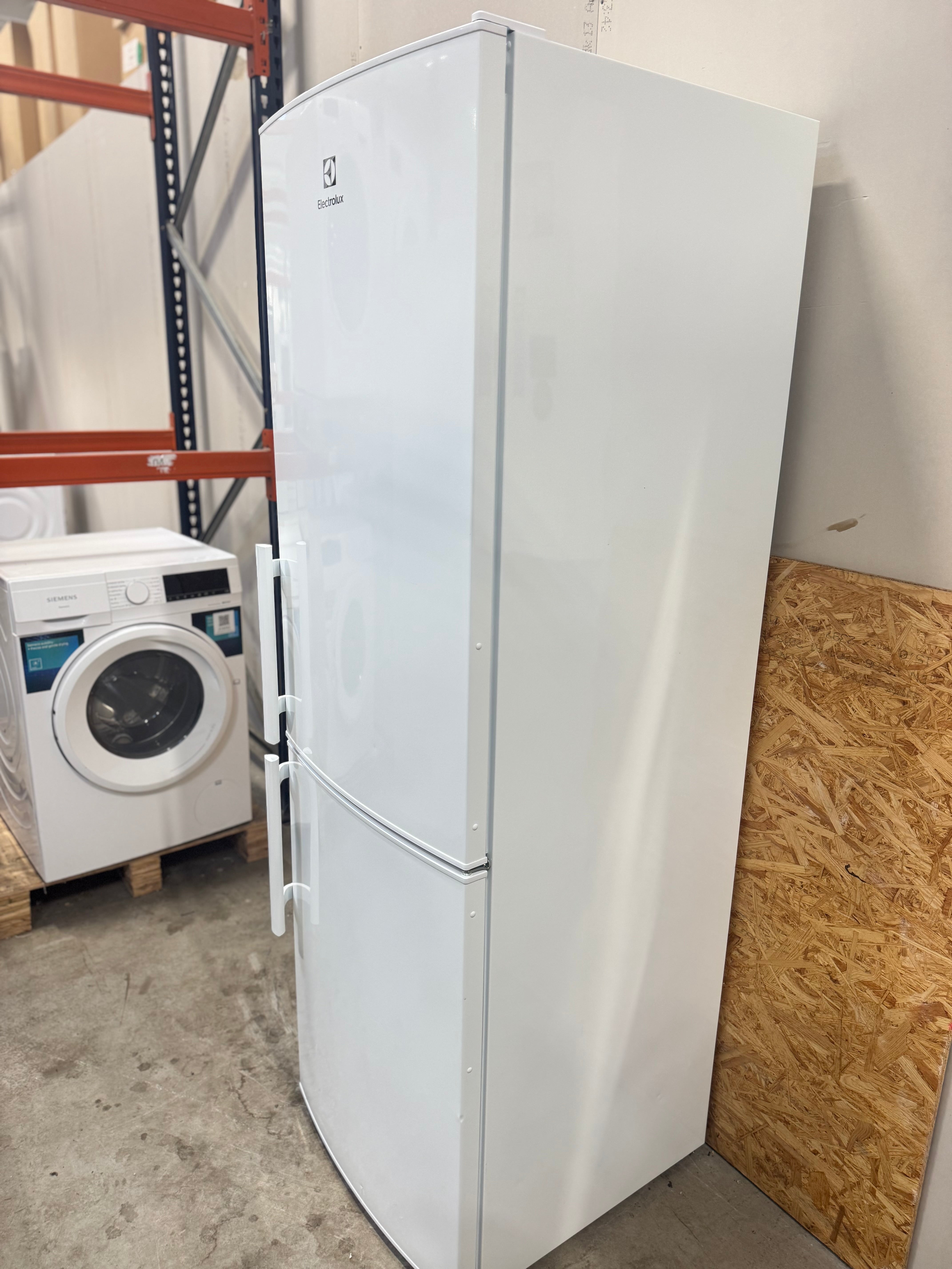 Electrolux køle/fryseskab KNT4TF33W2 - D16614
