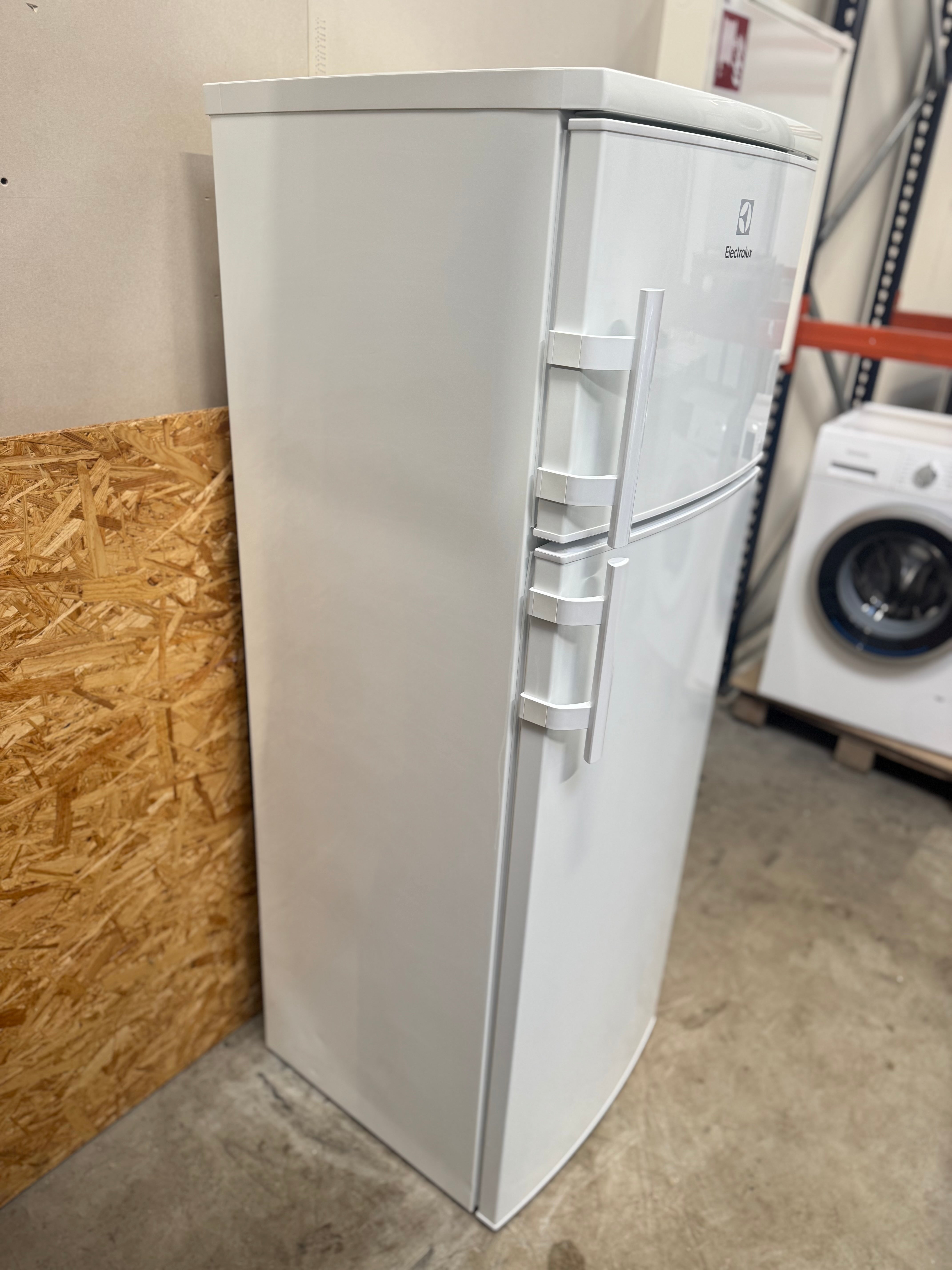Electrolux køle/fryseskab EJ2801AOW2 - D18811