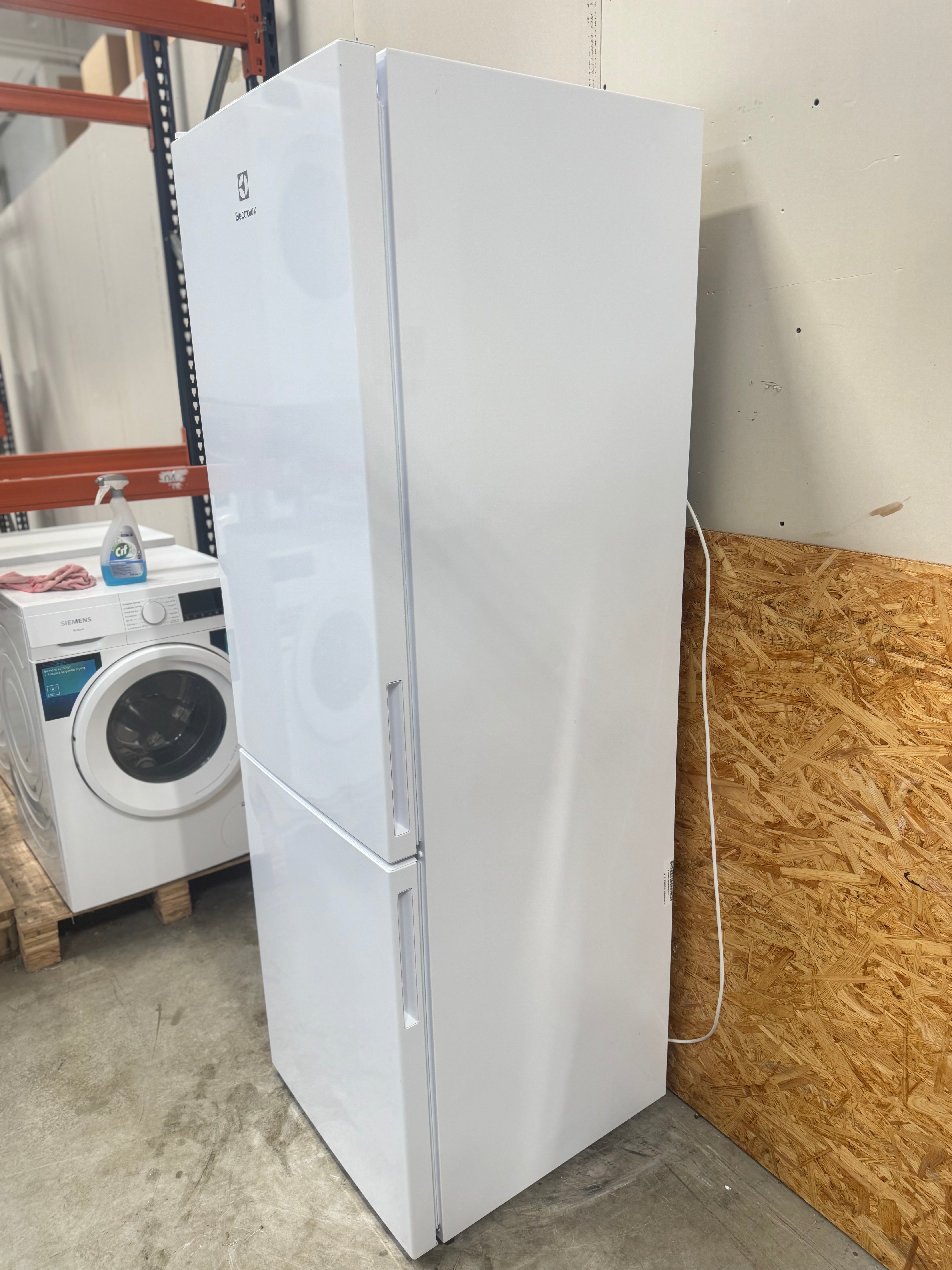 Electrolux køle-/fryseskab LNC7ME32W4 - D16428