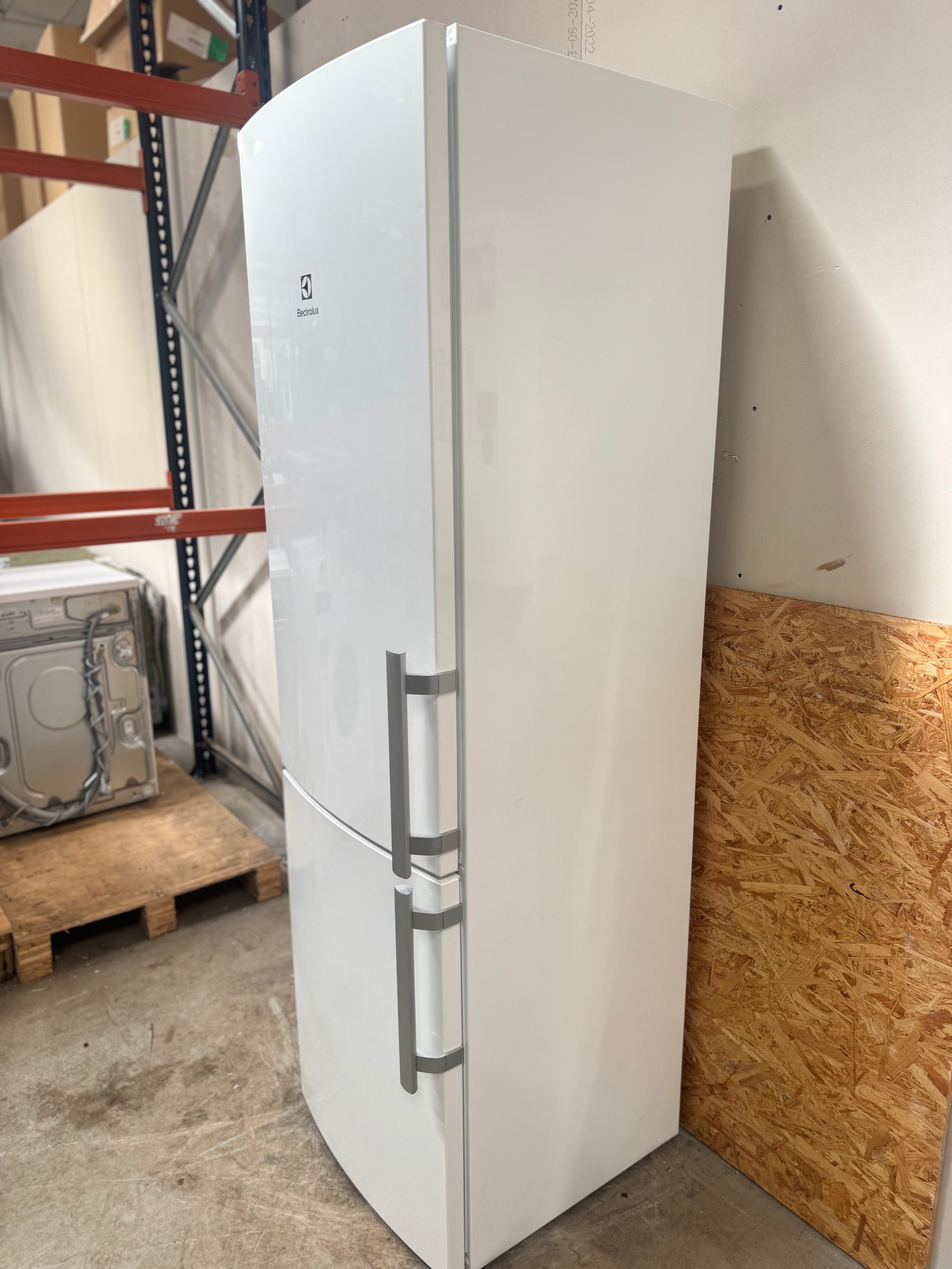 Electrolux køle/fryseskab EN3855MOW - D16224