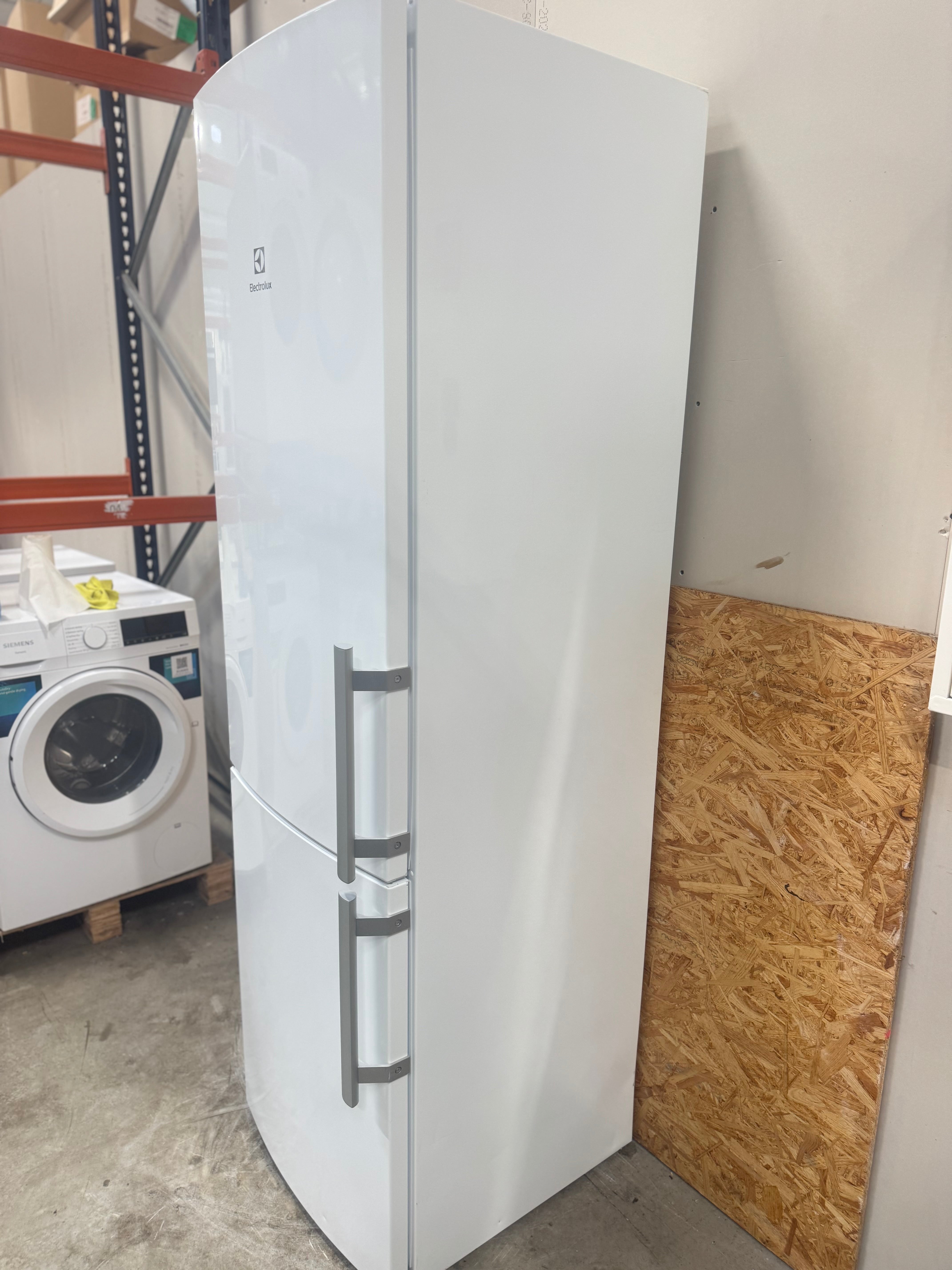 Electrolux køle/fryseskab EN4015MOW - D16240