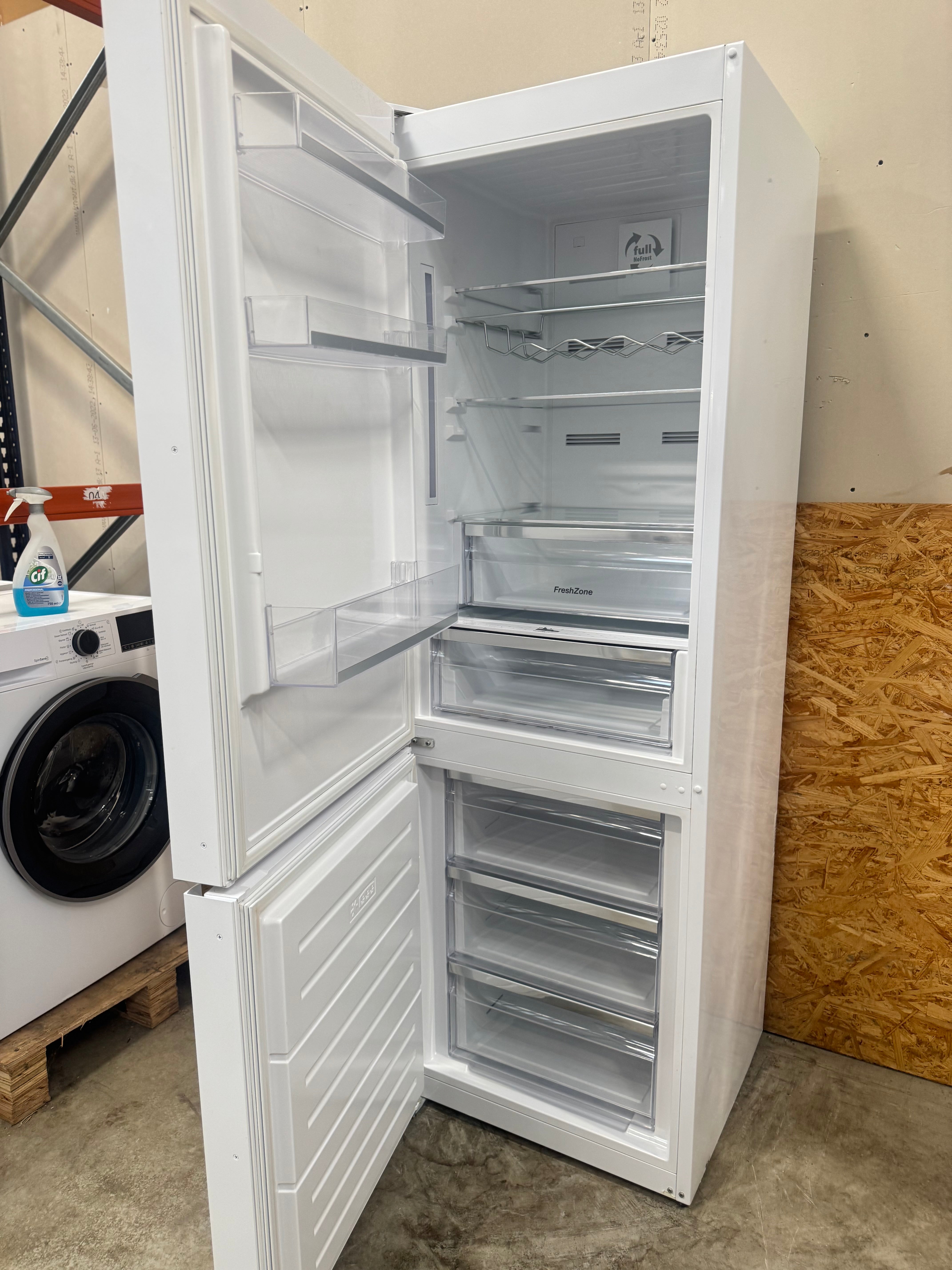 Gram køle/fryseskab KF481864FN - D17512