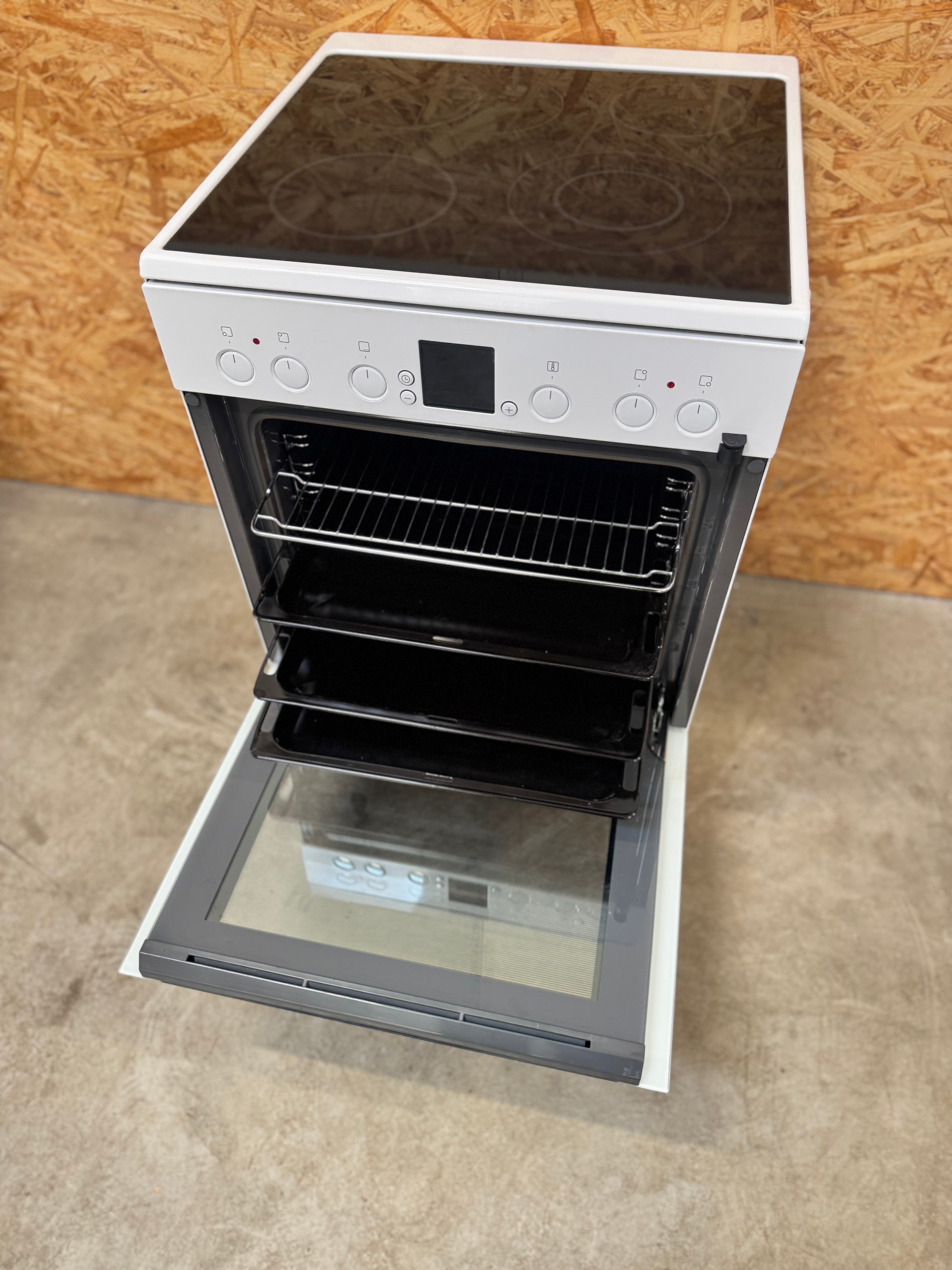 Bosch keramisk komfur HCE744220U - D14696
