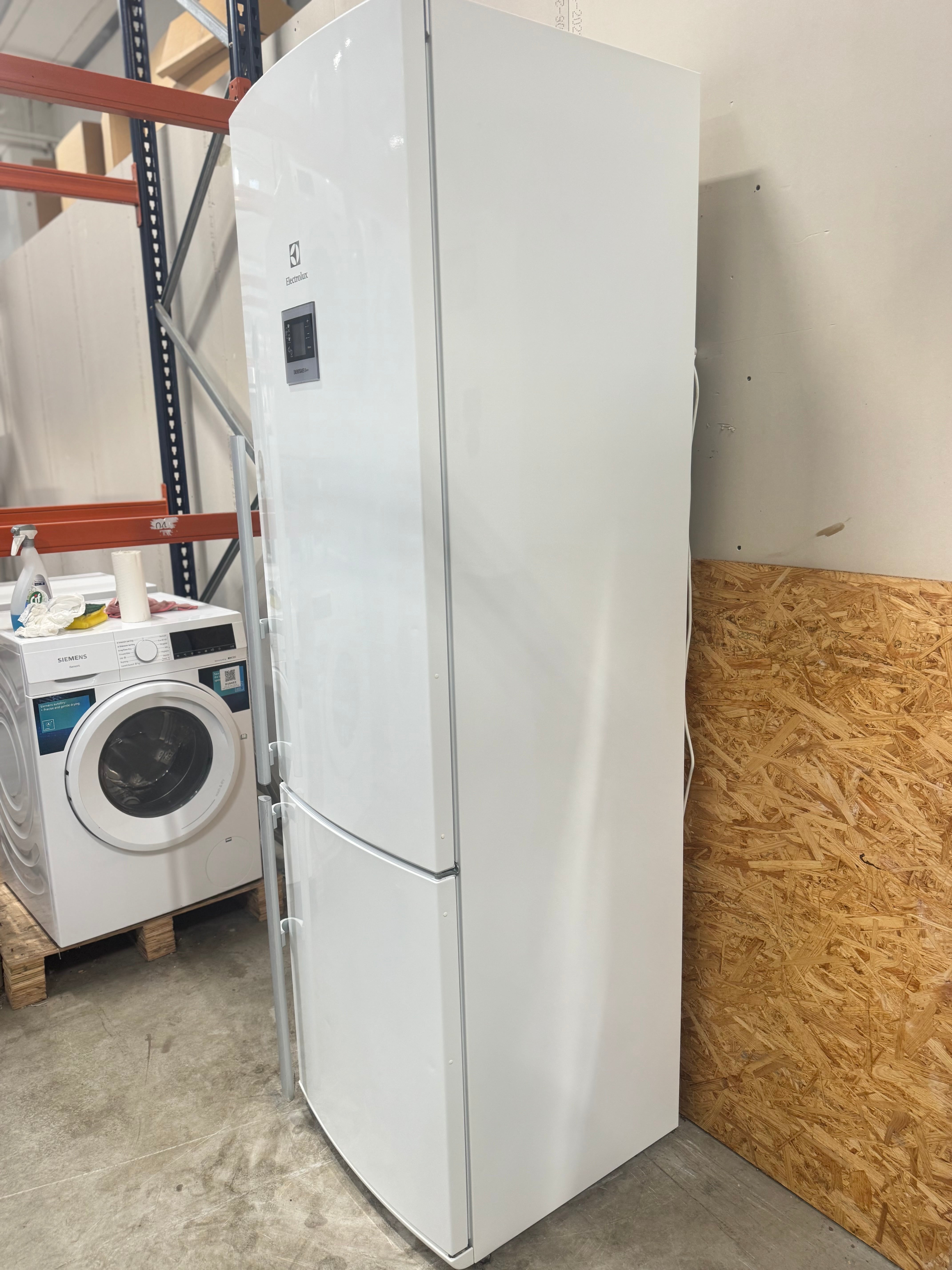 Electrolux køle/fryseskab EN4011AOW - D16238