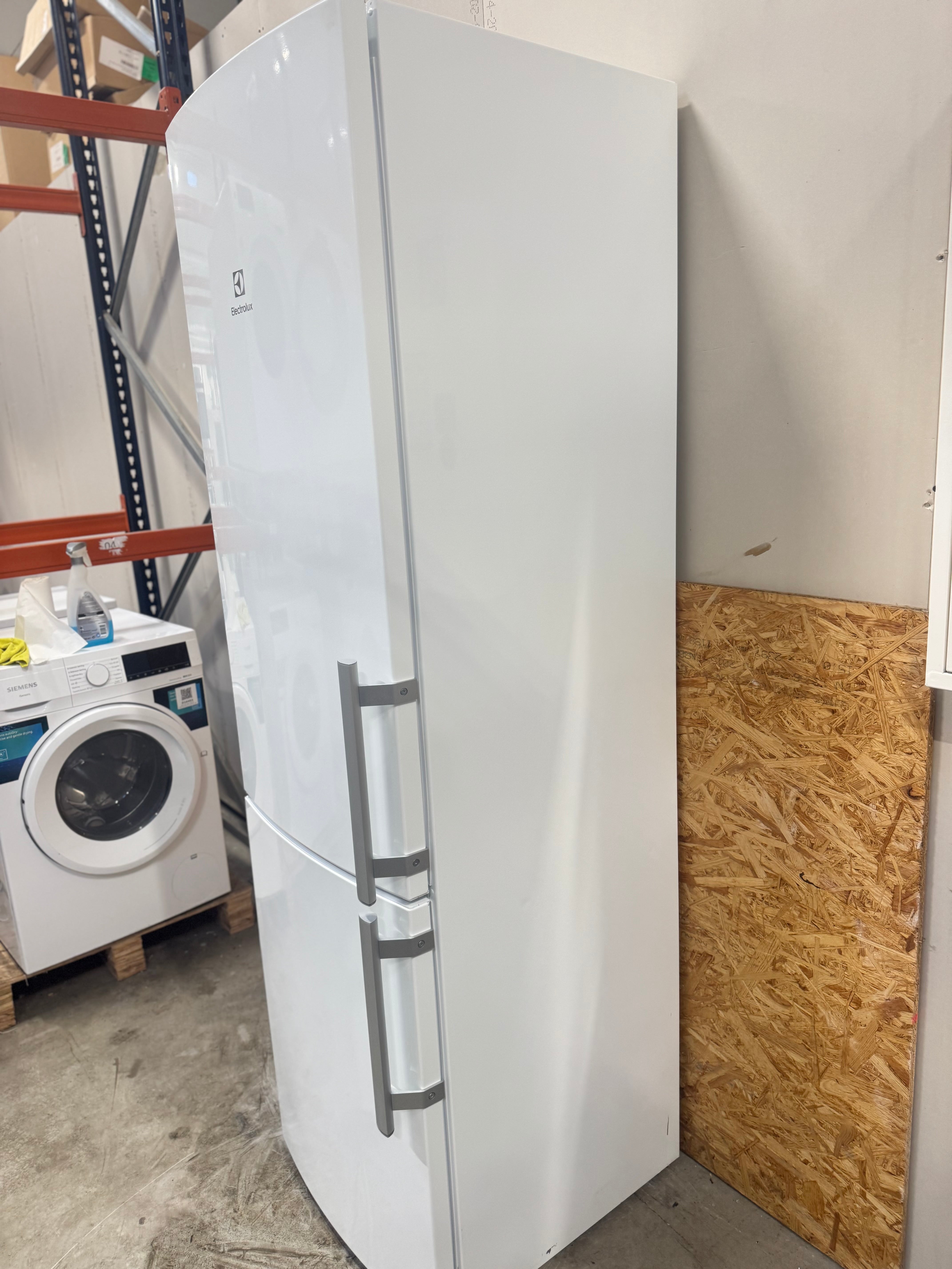 Electrolux køle/fryseskab EN4015MOW - D16308