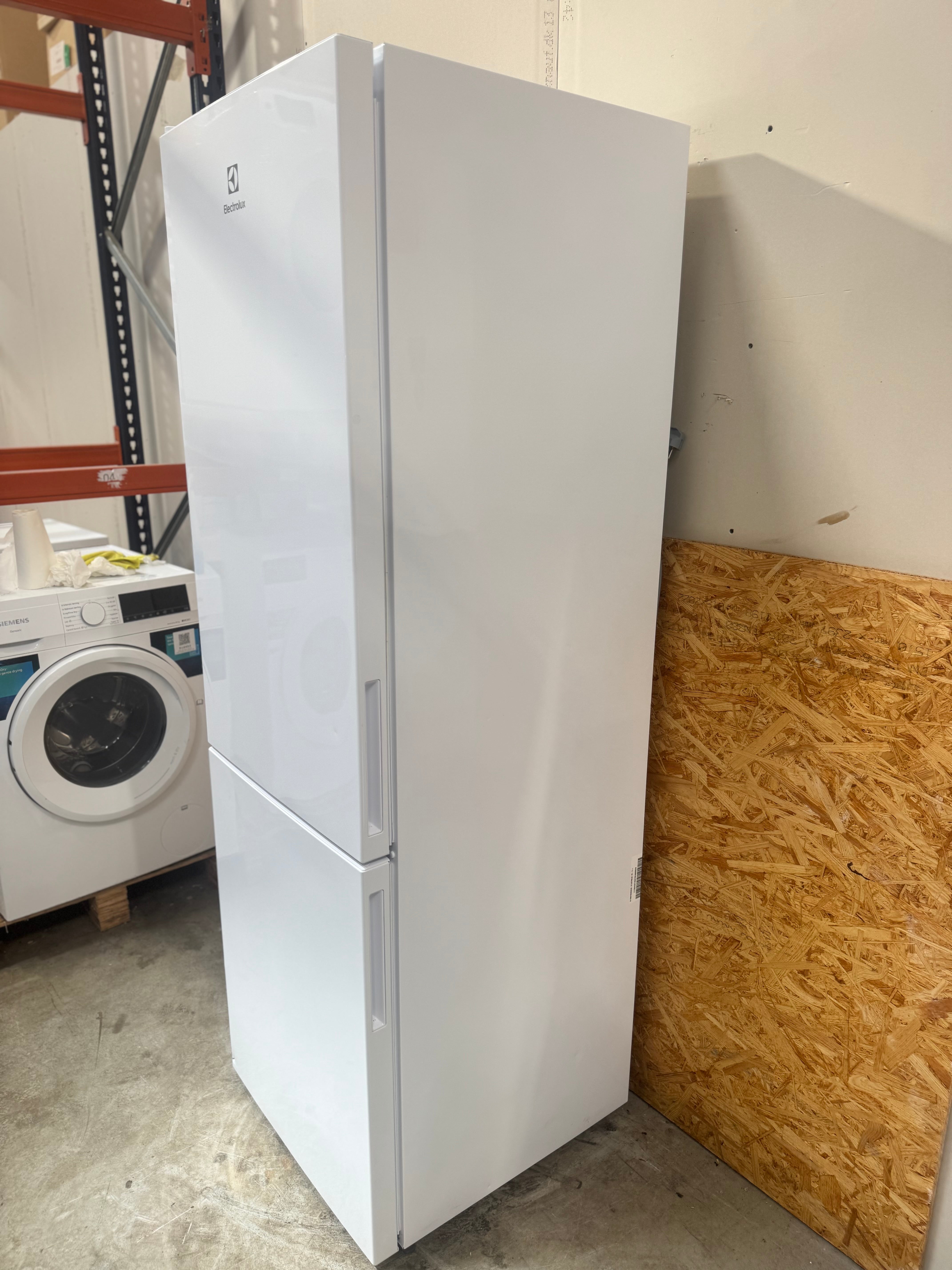 Electrolux køle-/fryseskab LNC7ME32W1 - D16613