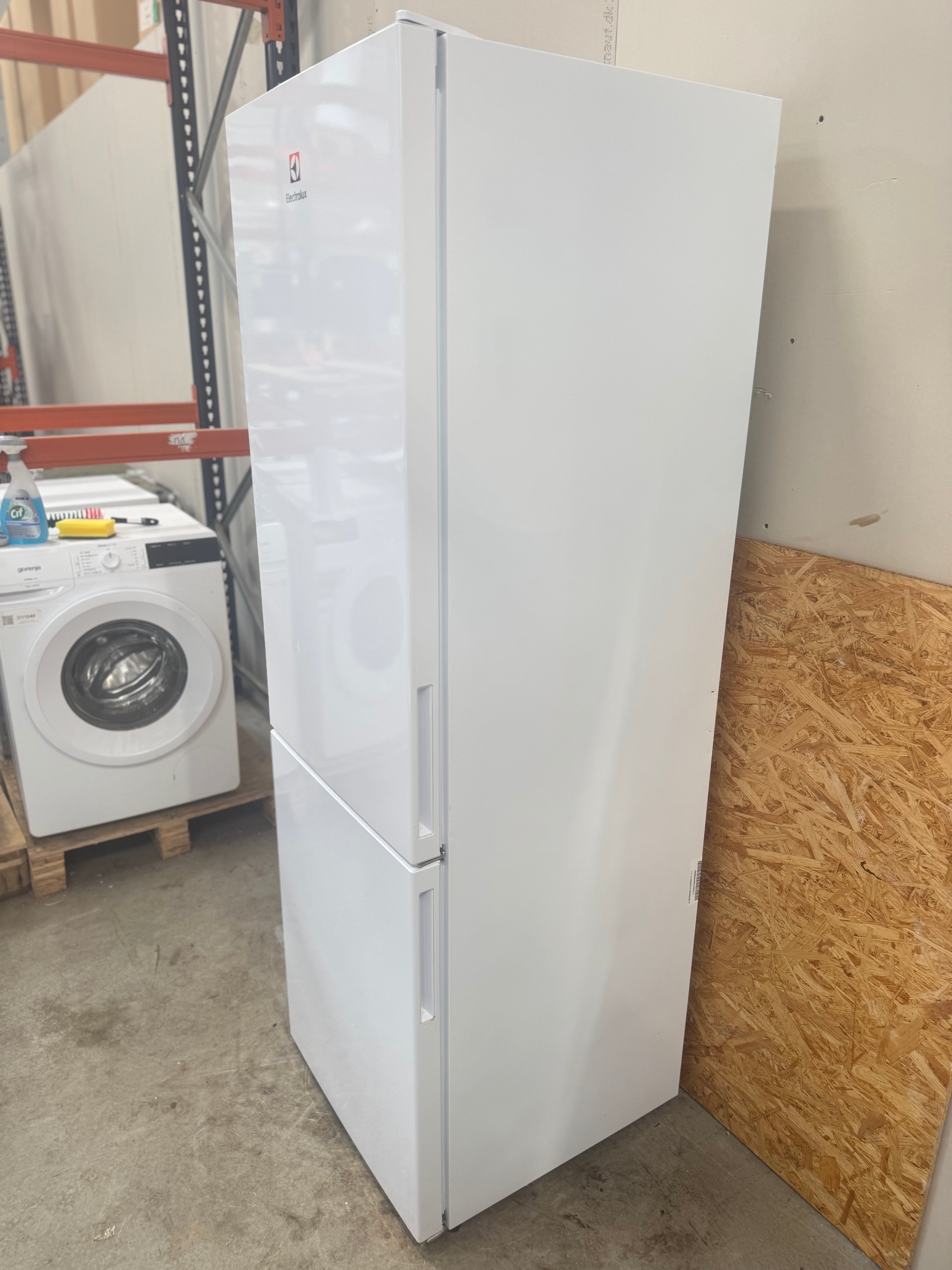 Electrolux køle-/fryseskab LNC7ME32W1 - D15979