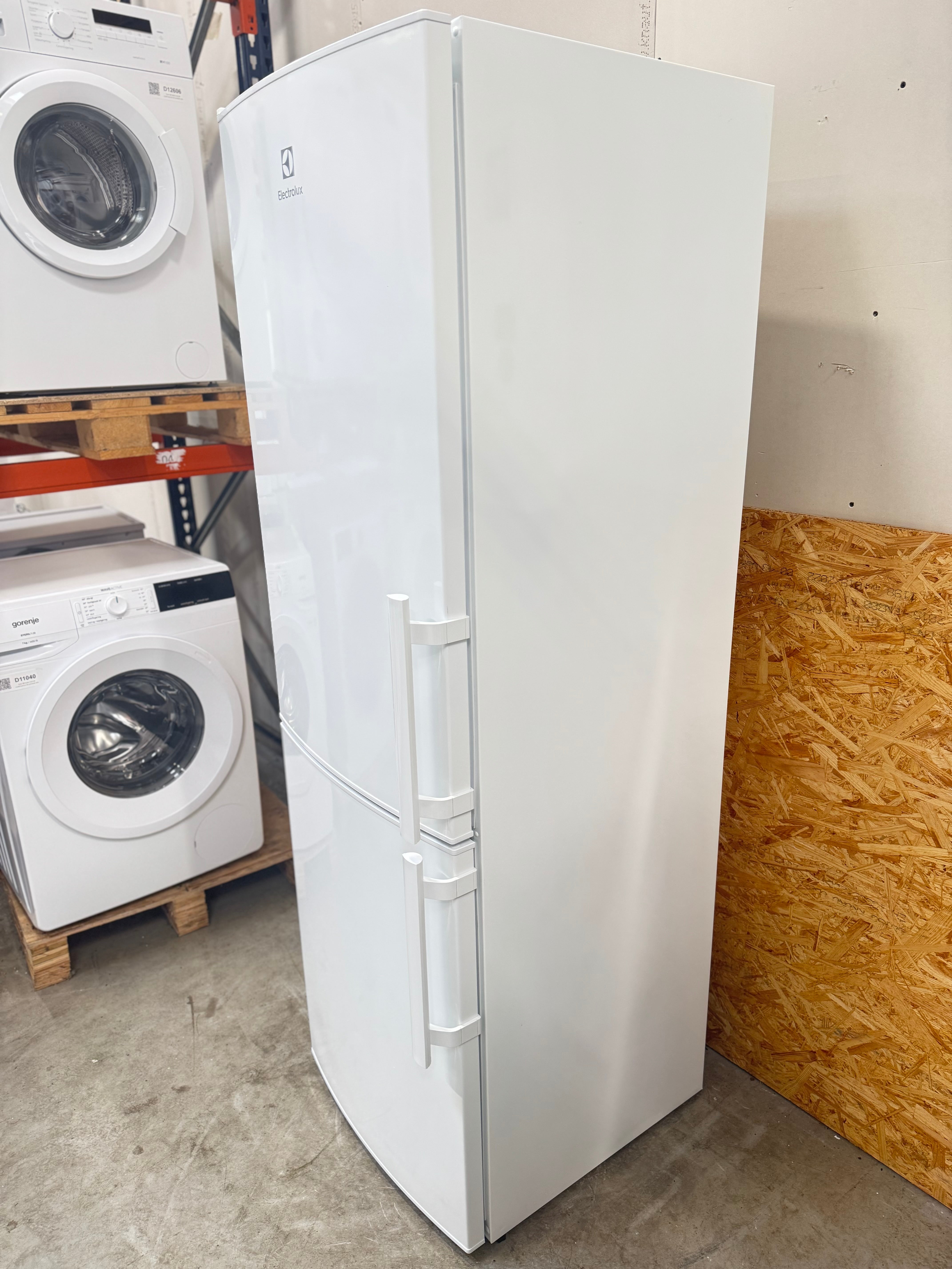 Electrolux køle/fryseskab KNT4TF33W2 - D12824