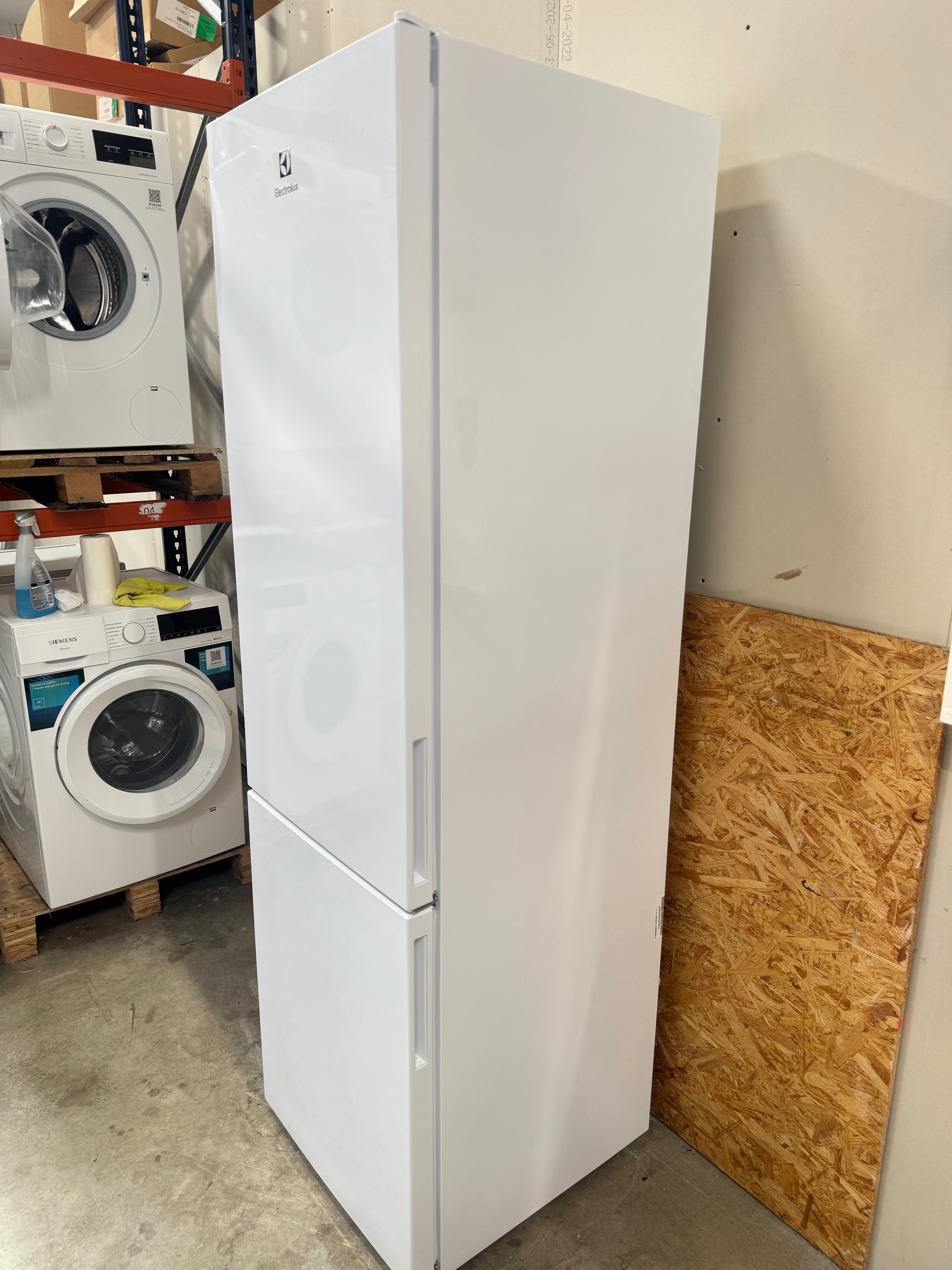 Electrolux køle/fryseskab LNC7ME34W1 - D16505